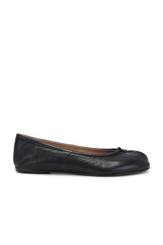 Maison Margiela Tabi Ballerina Flat in Black - Black. Size 41 (also in 40). | FWRD 