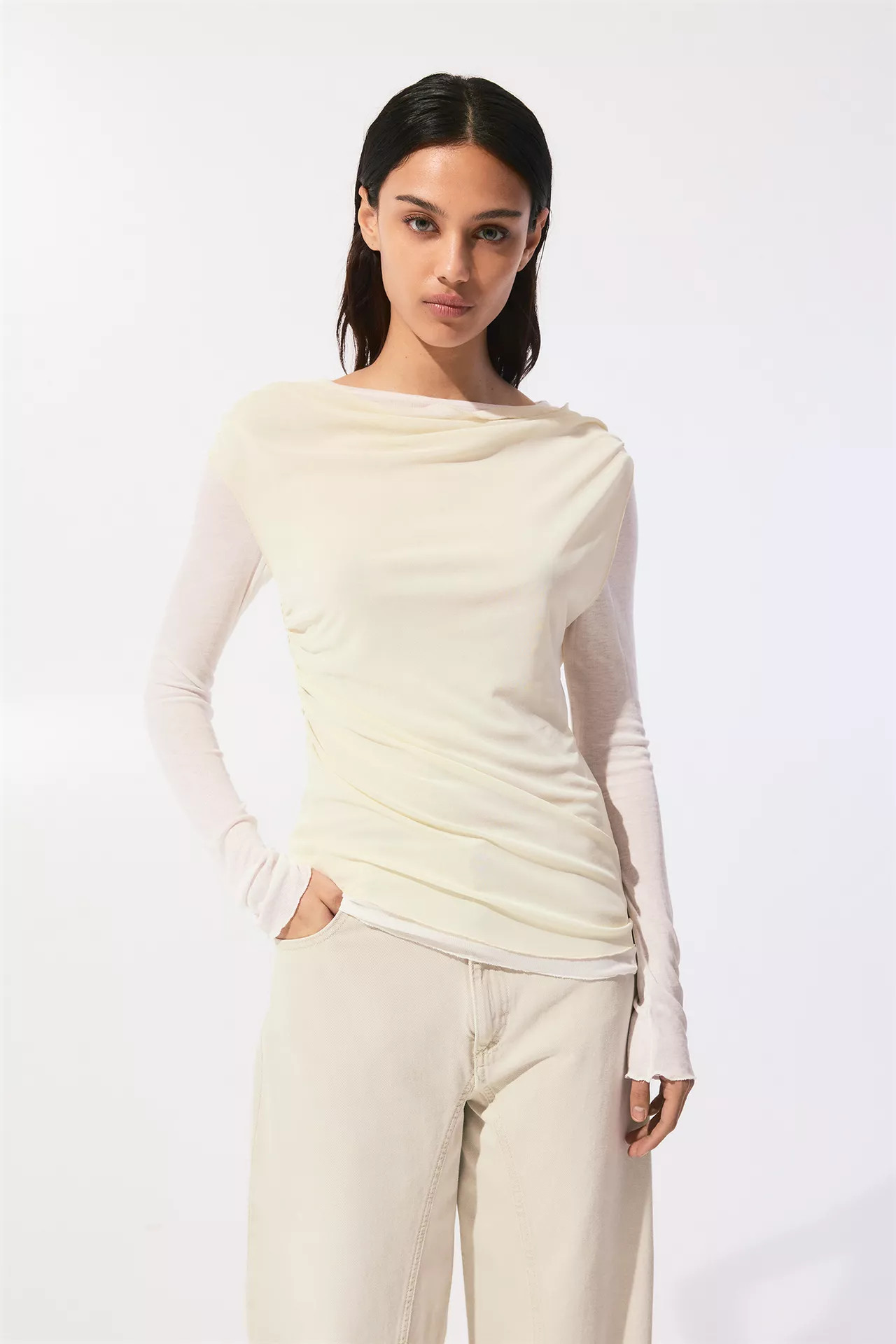 Zweiteiliges, asymmetrisches, halbtransparentes Top | PULL and BEAR DE