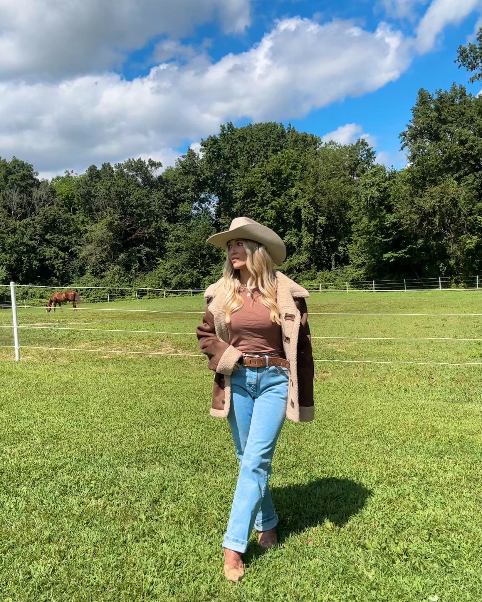 the cutest fall + winter sherpa jacket from @wrangler #ad 

#LTKSeasonal #LTKStyleTip #LTKFindsUnder100