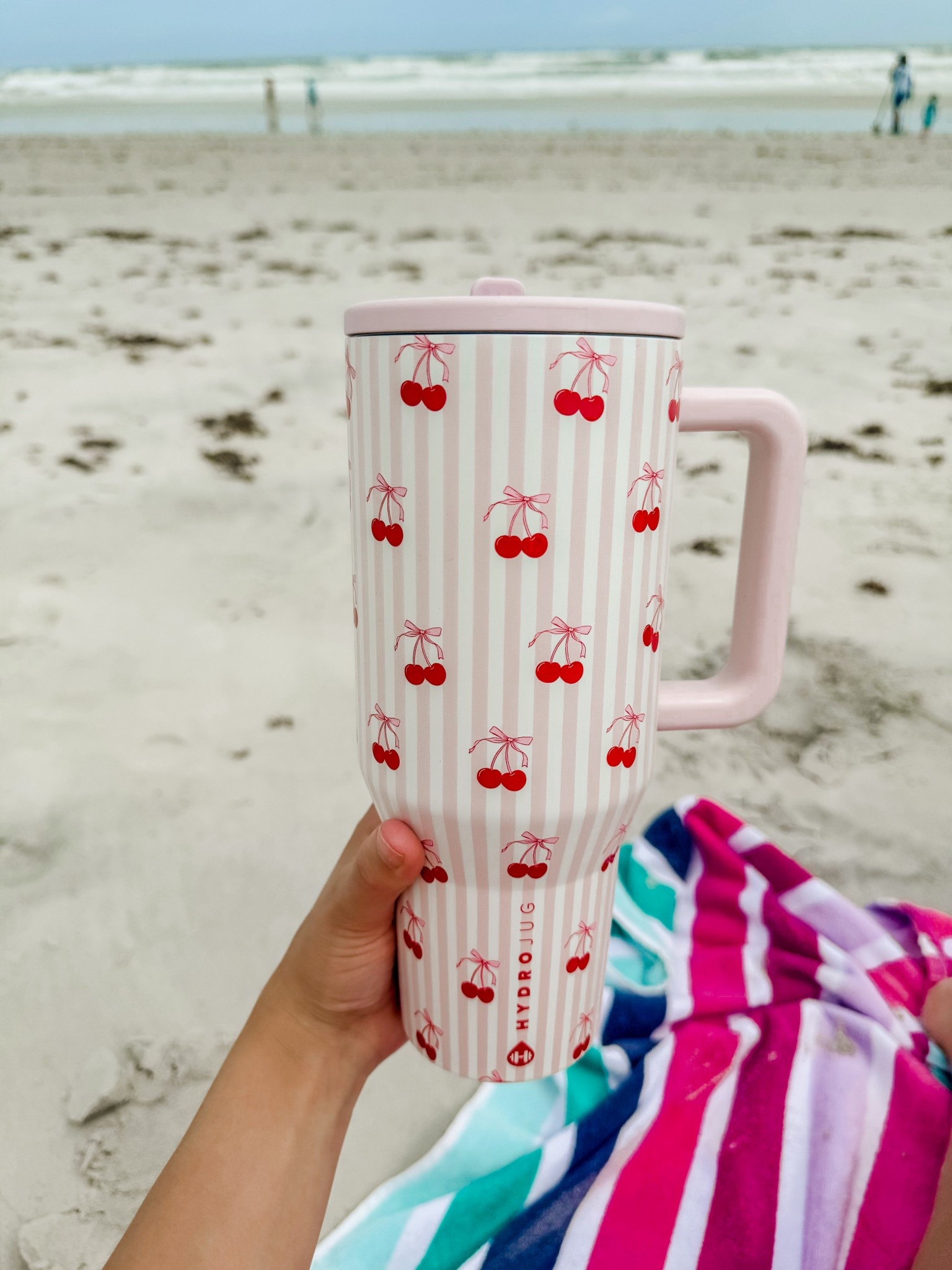 cutie tumbler!!!🍒

#amazon #amazonfinds #hydrojug #cherry #tumbler #tumblergirl 

#LTKFindsUnder50 #LTKSaleAlert #LTKHome