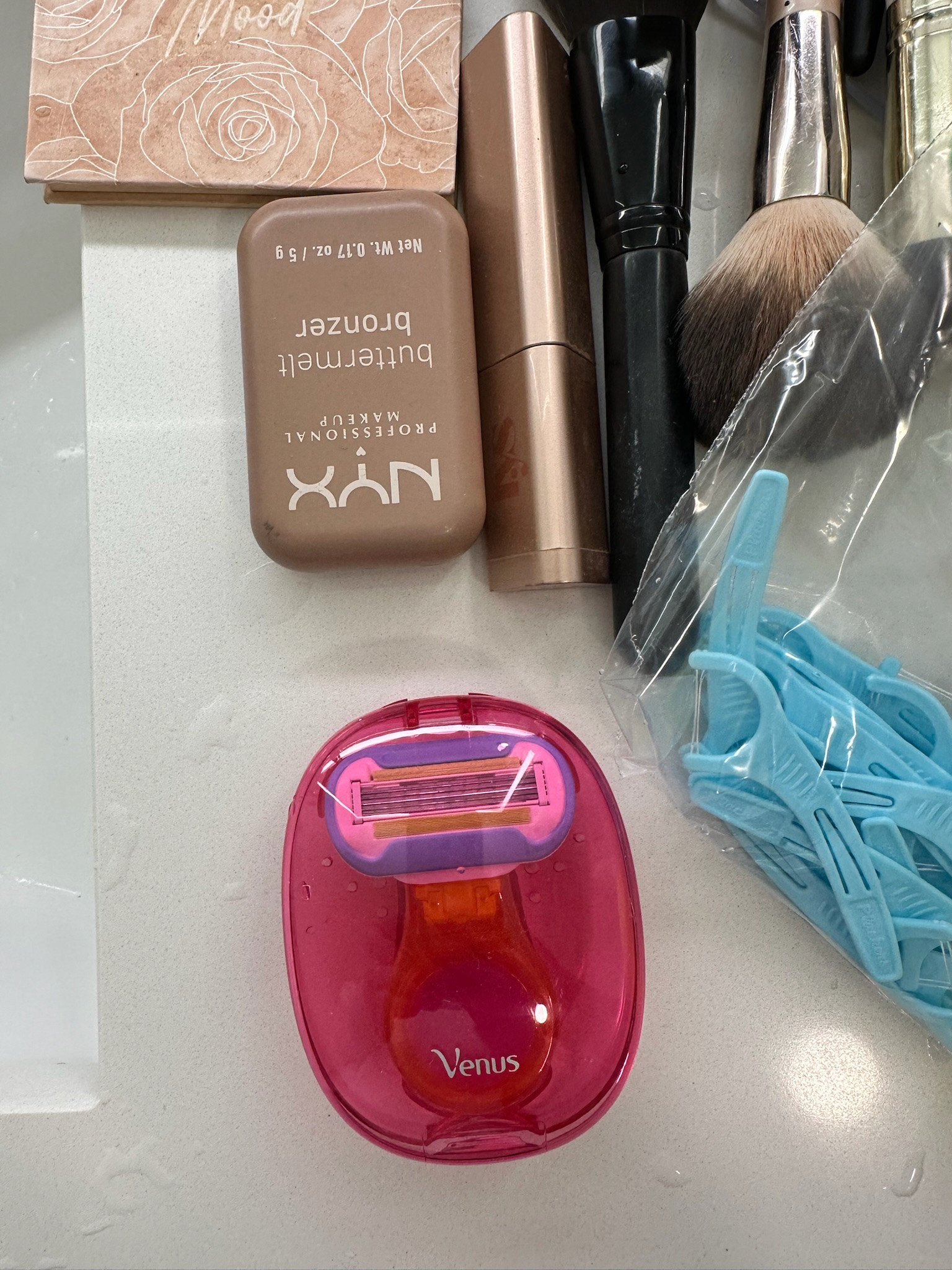 I love this portable razor! I always travel
With it and it would make an awesome stocking stuffer for teens gift girls! Thesavannahk stocking stuffers for teens teen girl stocking stuffers Christmas gift guides travel must haves travel essentials nyx bronzing drops flossers 

#LTKGiftGuide #LTKselfcare #LTKmorningroutine