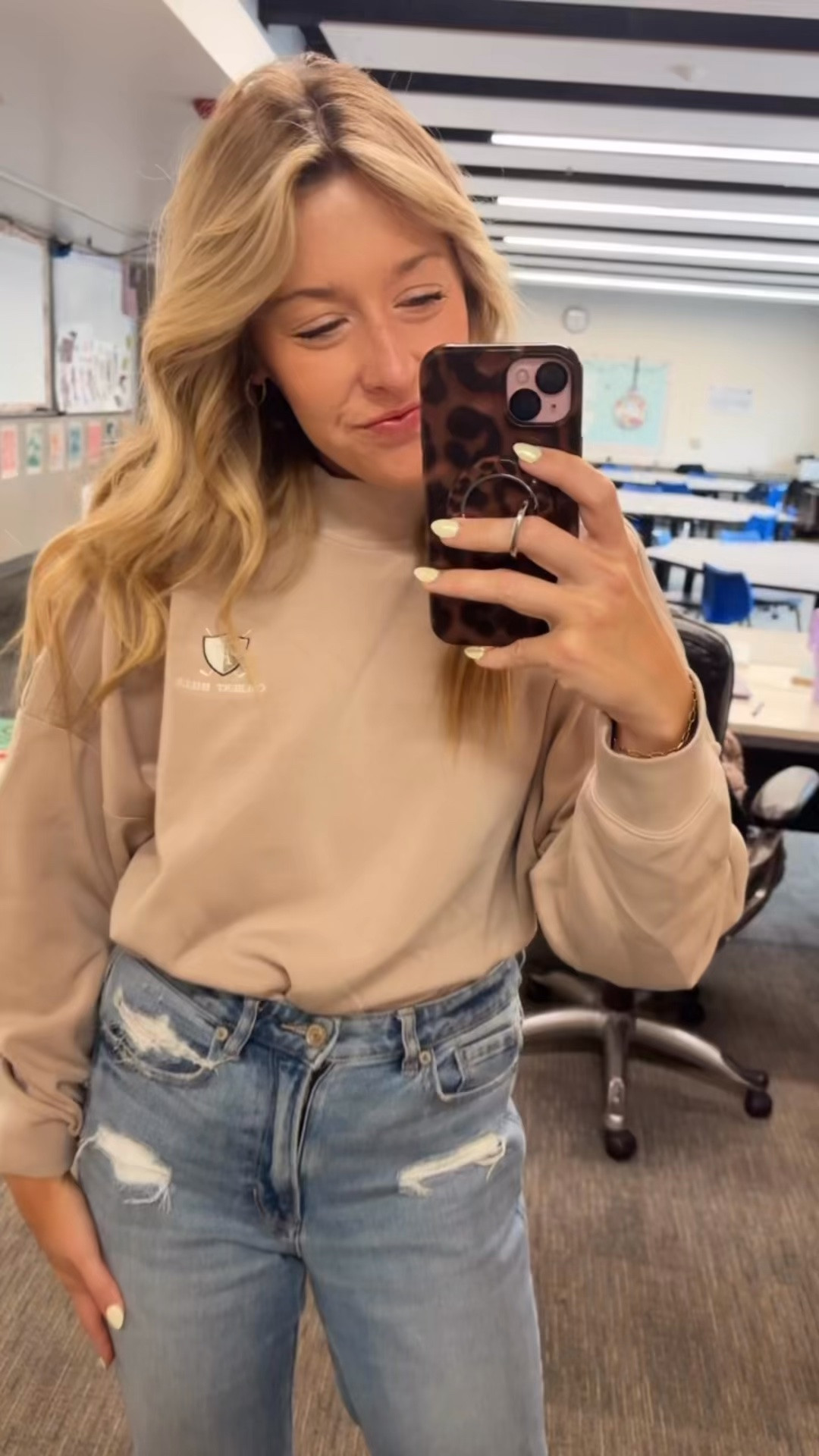 Teacher outfit of the day 🧸

This sweater is so lightweight and perfect for spring and golf, which is what we’re headed to after school 😍￼

#LTKootd #LTKgrwm #LTKmomlife