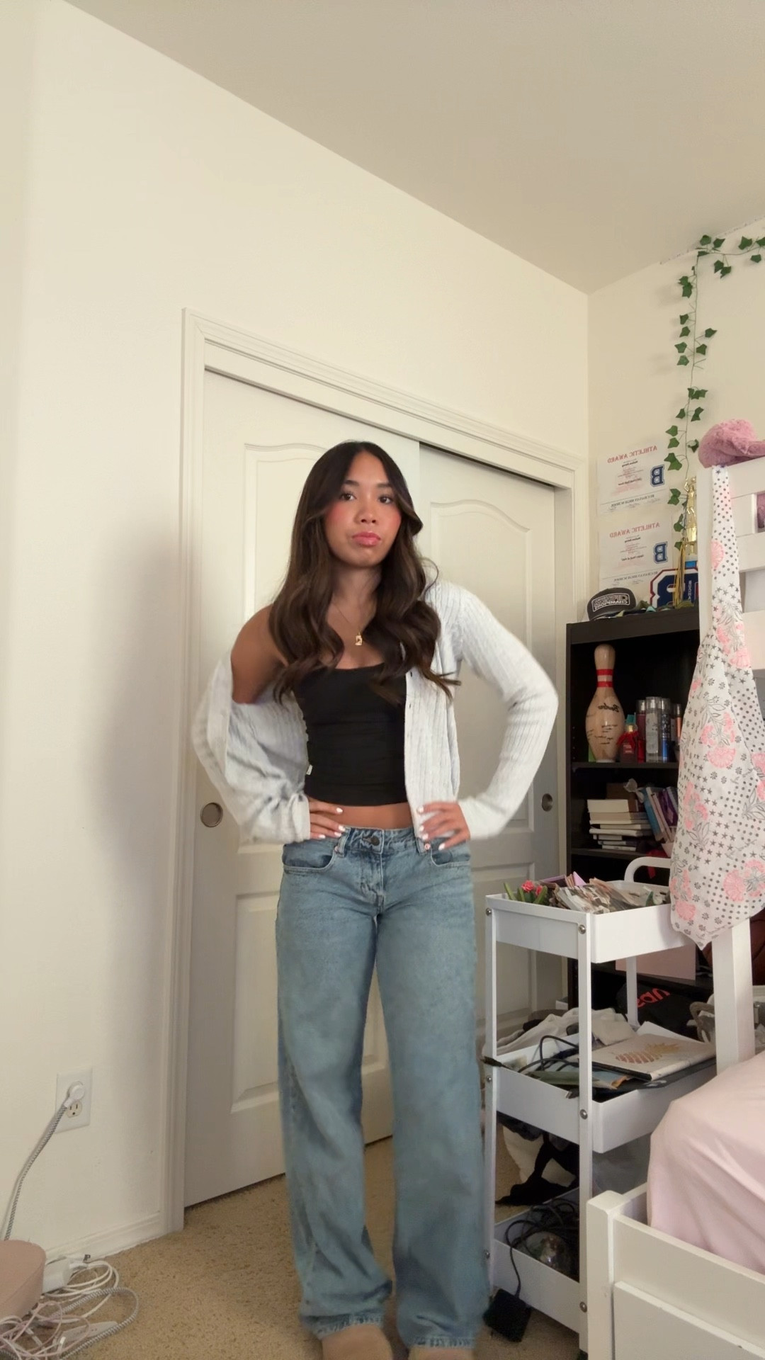 tank: vuori xs 
jeans: motel w26 l32 vintage blue wash
cardigan: brandy