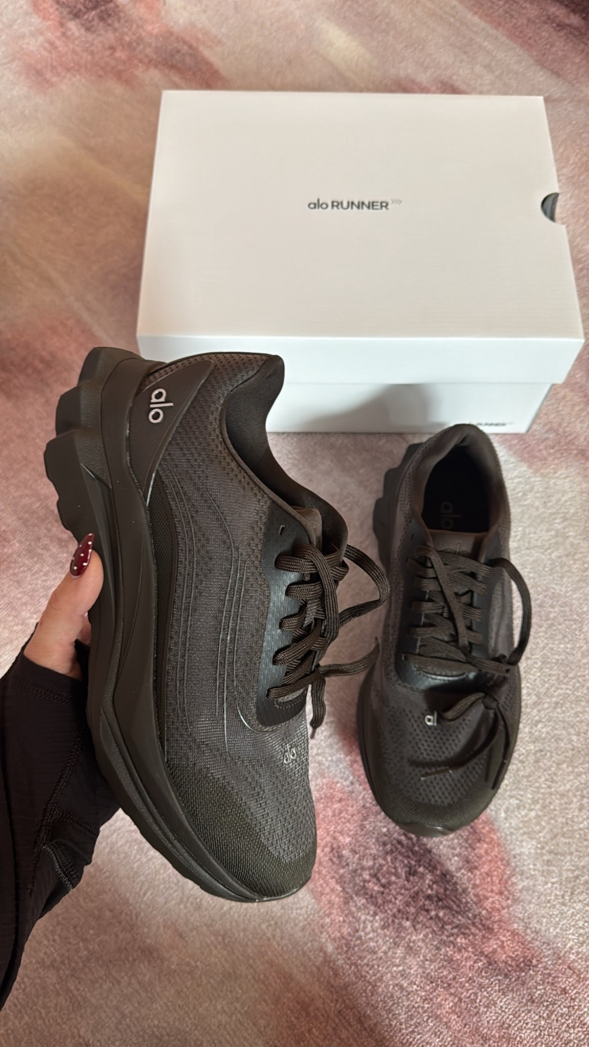 what i bought during the Alo sale! wearing size 9 in shoes. so comfy! love the wide toe box for working out 

#LTKSeasonal #LTKActive