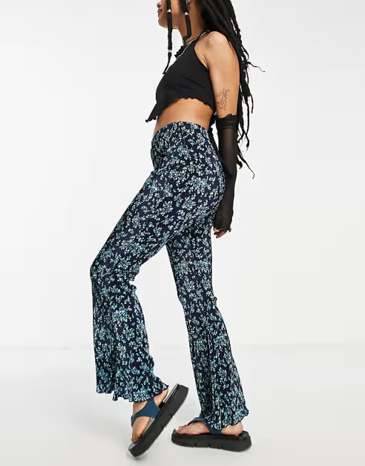 Topshop Petite plisse flare pants print in floral | ASOS (Global)