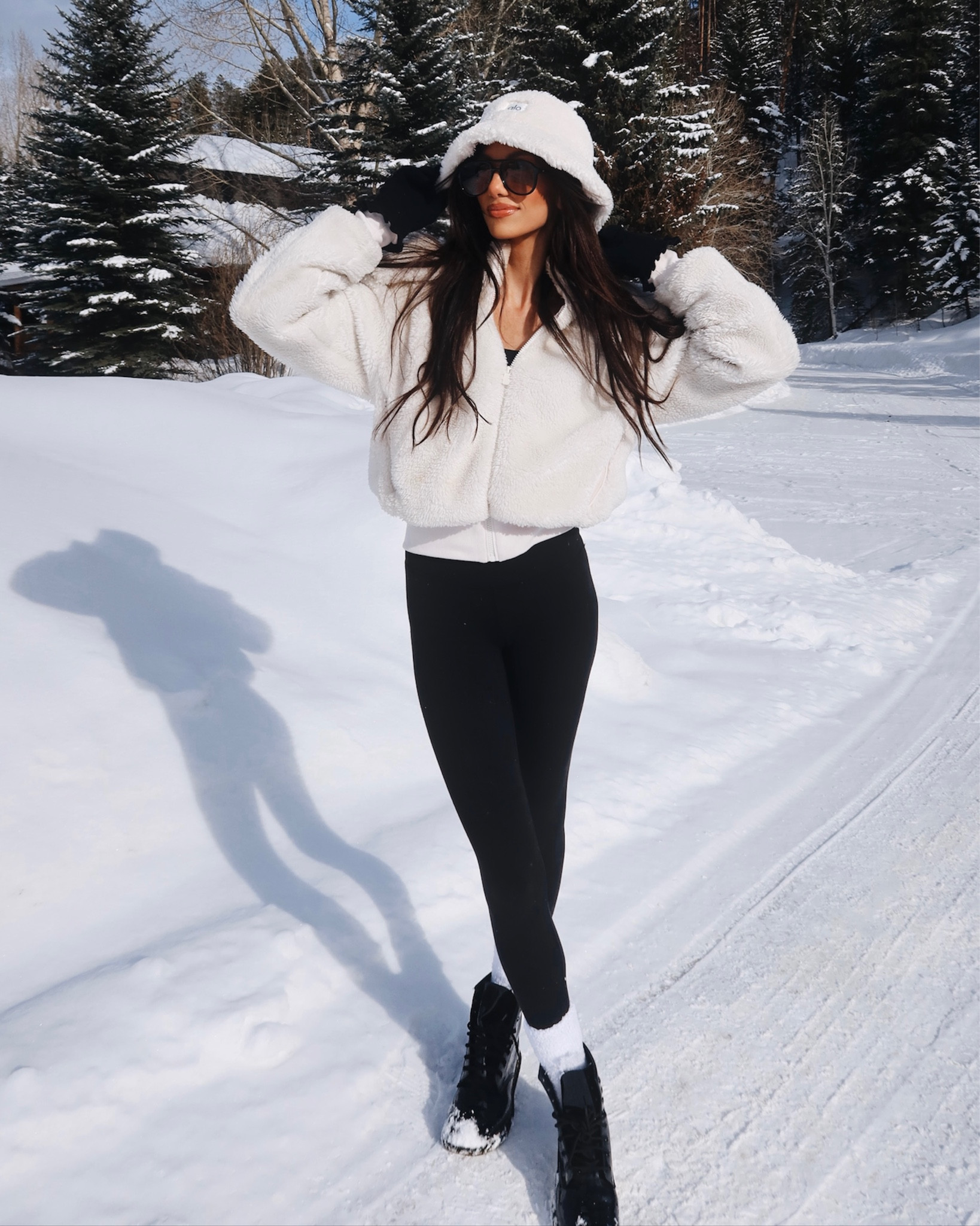 Snow bunny outfit for a quick lil Vail trip. Big Alo gal 🤍❄️

#LTKstyletip #LTKtravel #LTKSeasonal