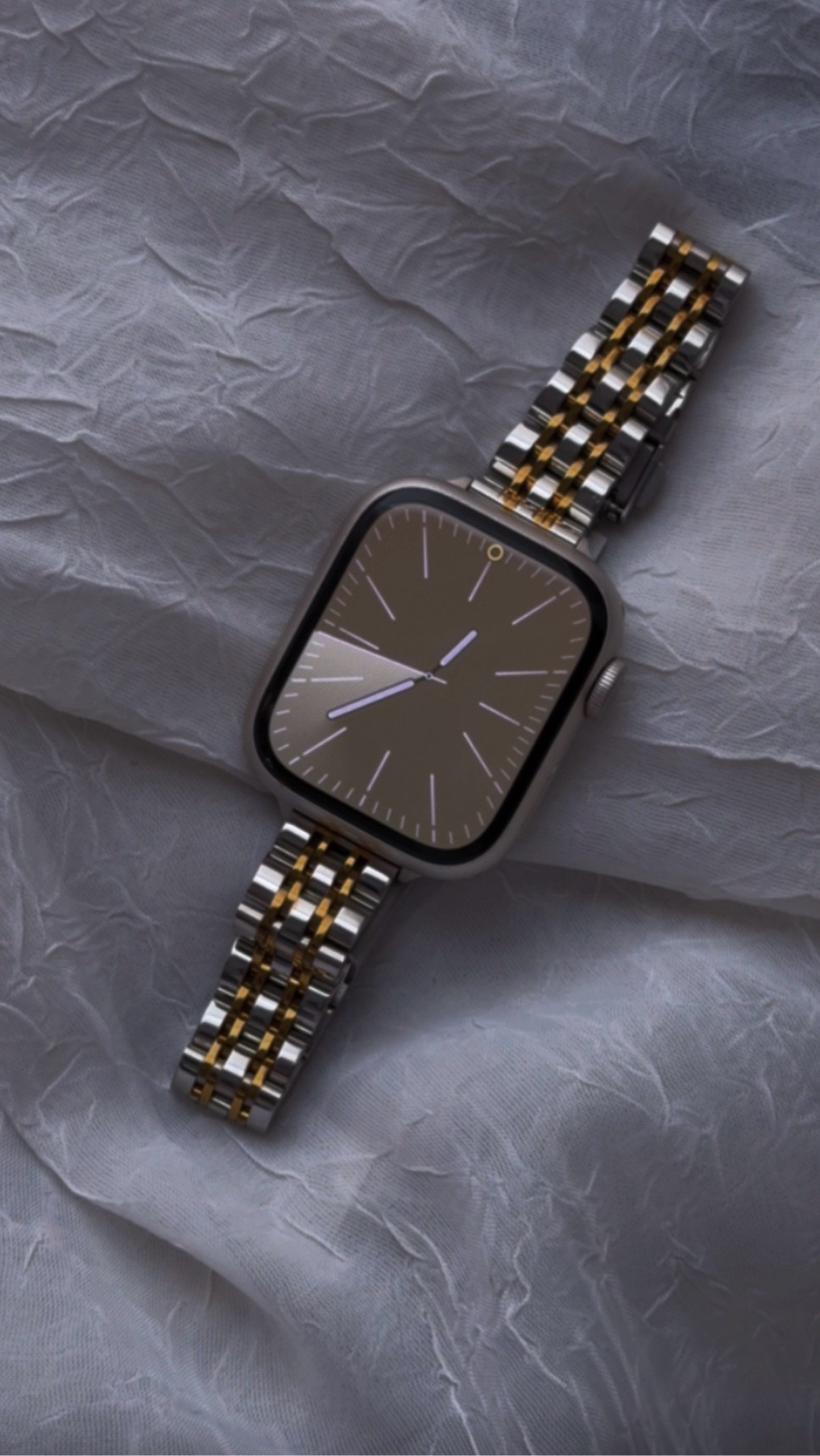 found a watch band that looks like that watch I've been obsessed with for forever 🤩 

#applewatchbands #fashionaccessories #luxurylook #watchfashion #watchbands #smartwatch

#LTKActive #LTKootd #LTKSpringSale
