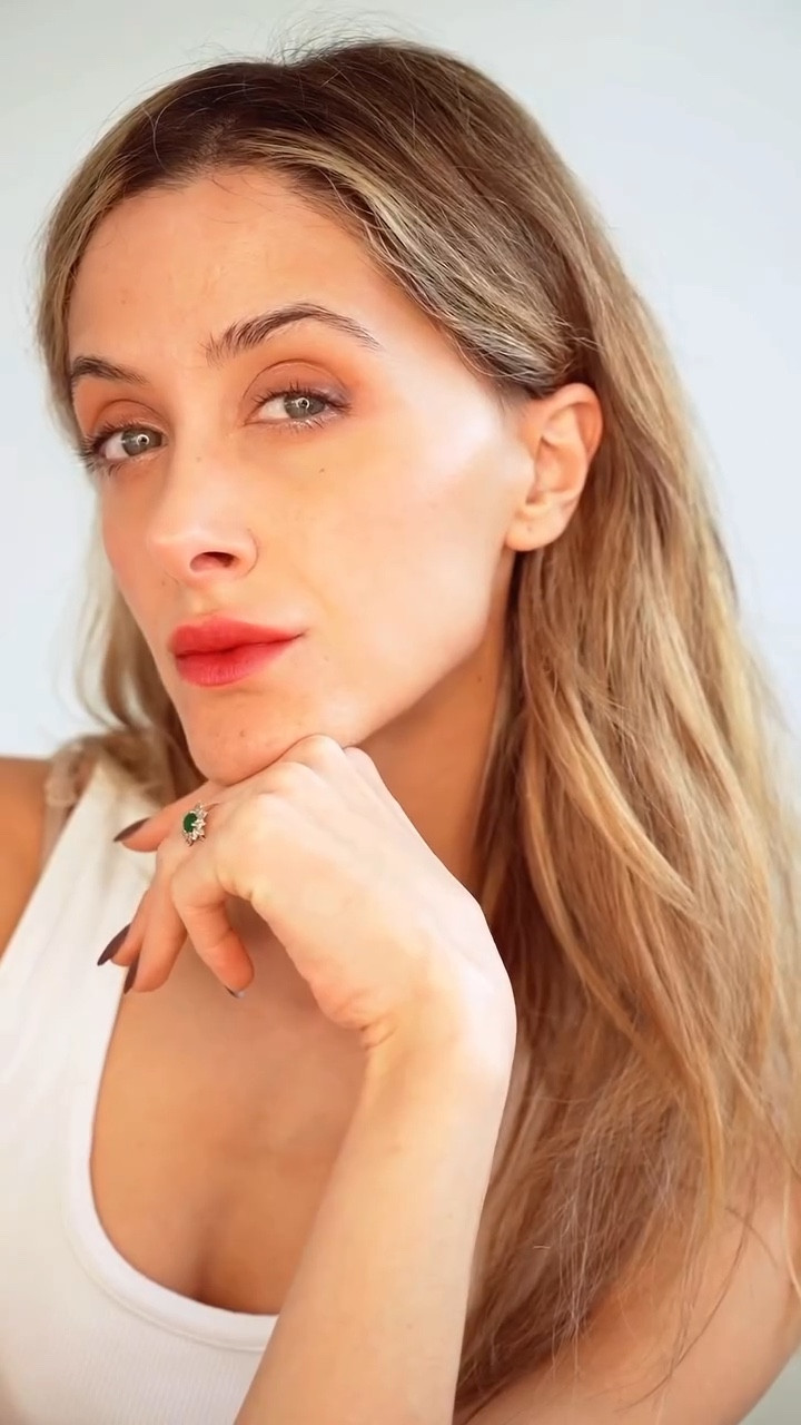 Full face. Just a few essentials.
@axiology_beauty = multi-use color for eyes/lips/cheeks + clean, vegan & cruelty-free, low-waste / plastic-free.
Less products. More impact.

 {ad}