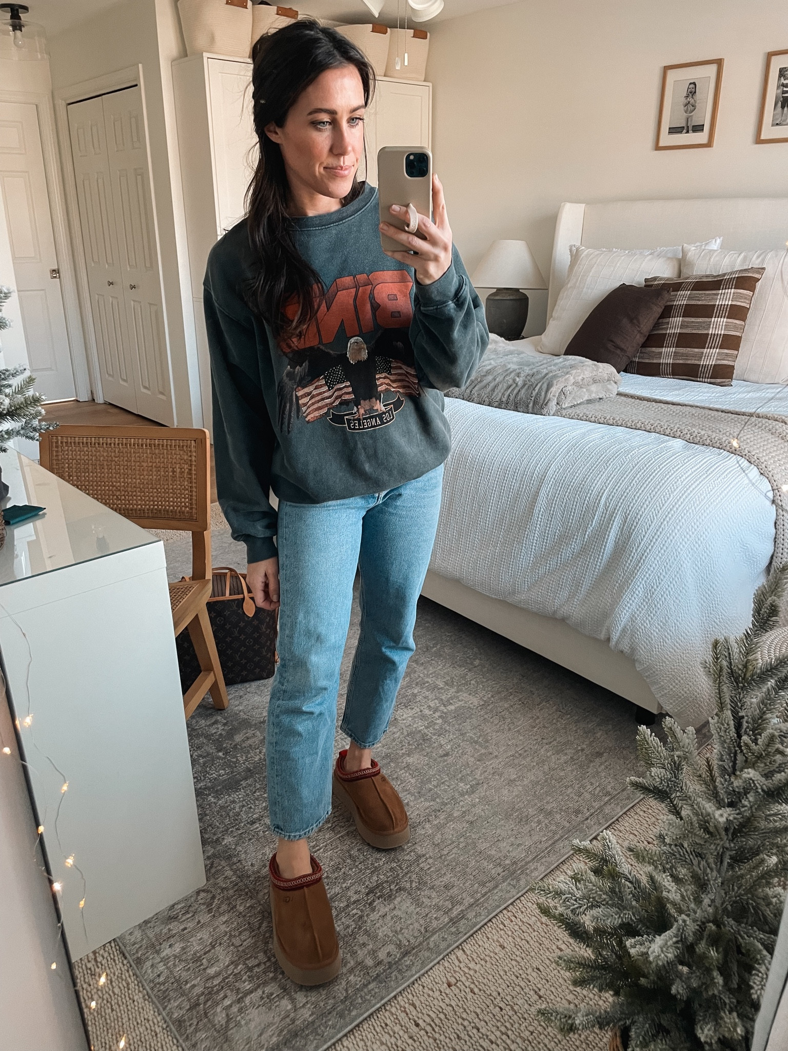 11.15.23
Anine bing wearing small
Agolde wearing 24
Uggs wearing 9

#LTKSeasonal #LTKstyletip