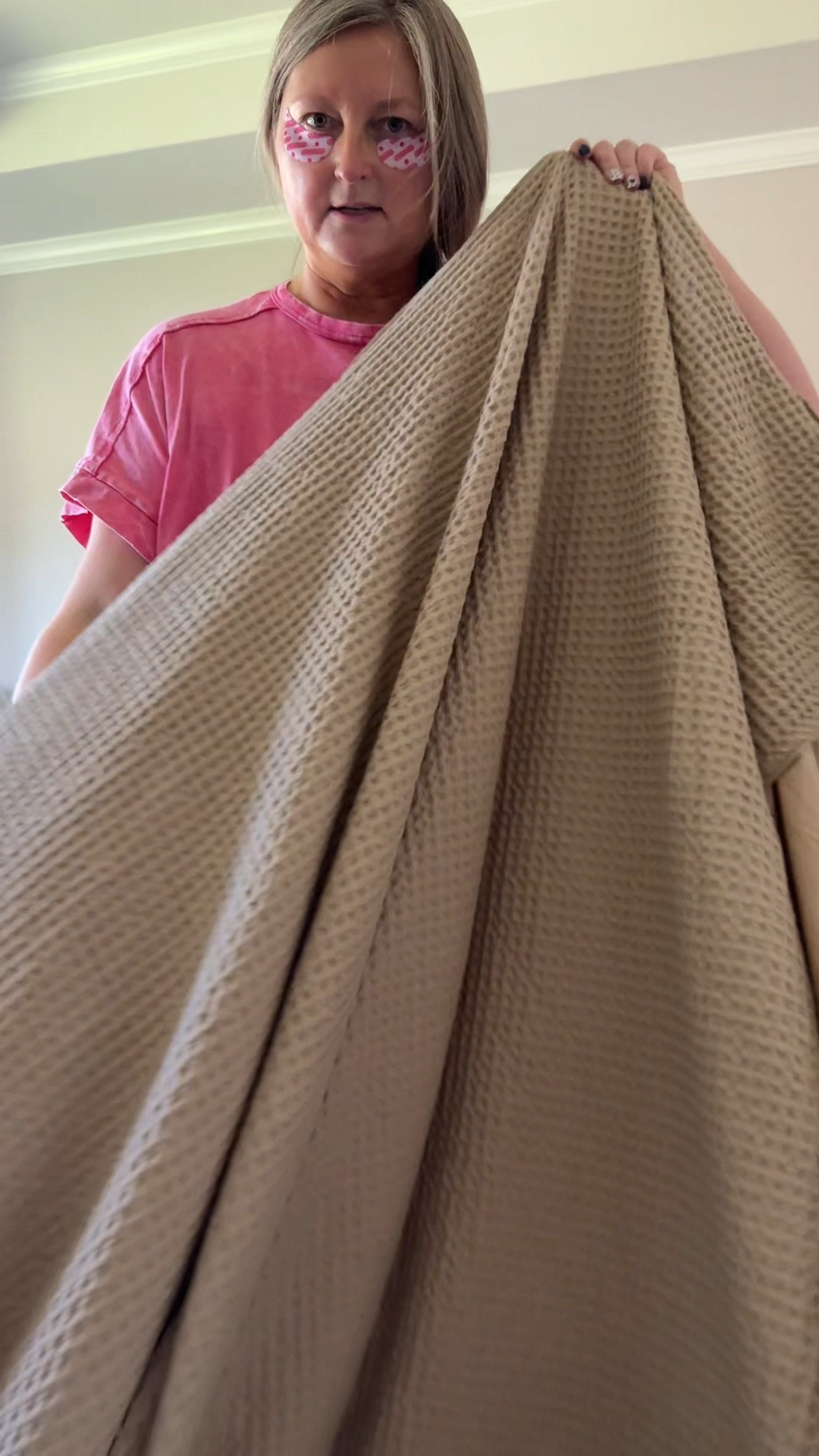 If you’ve ever looked at a duvet cover and thought, “Absolutely not.” 😂🙋🏼‍♀️

I promise it’s way easier than it looks. Once you know this little trick, you’ll be able to swap out your bedding for every season without buying a whole new comforter. It’s one of my favorite ways to give my bedroom a quick refresh.

Consider this your official duvet confidence boost. 🤍✨

#HomeHacks #BedroomRefresh #CozyHome #HomeDecorTips #BeddingInspo

#LTKHome #LTKSeasonal