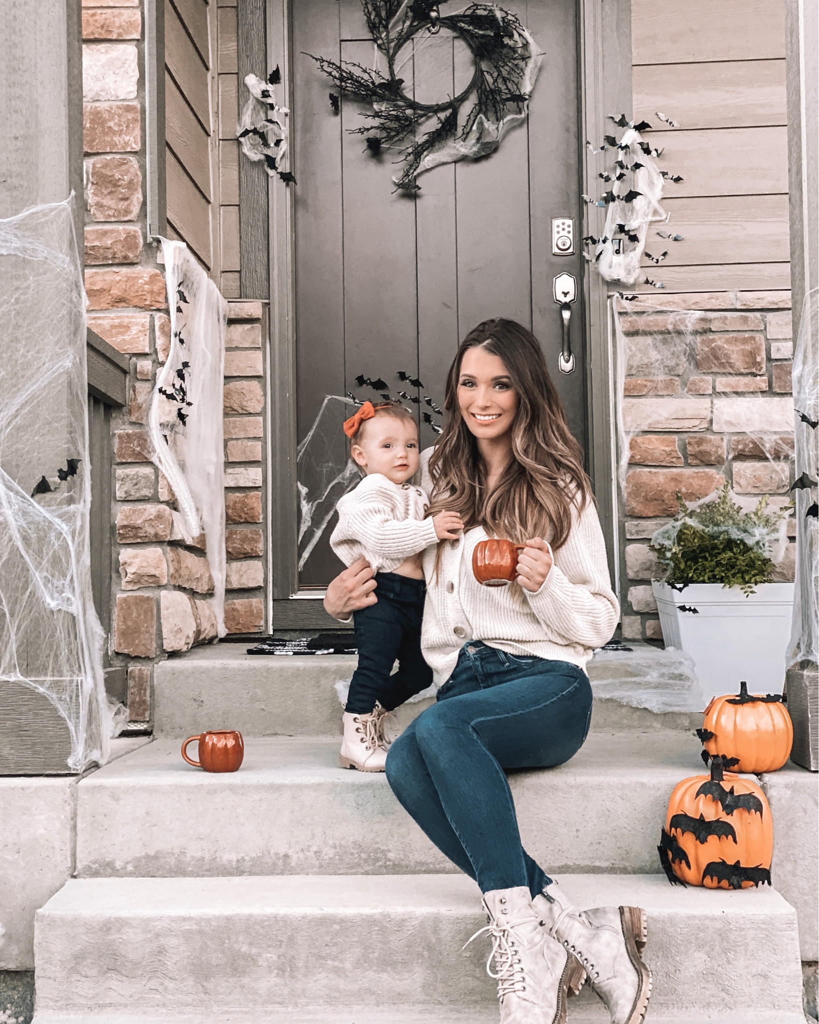 Look at! it’s fricken bats 🦇  