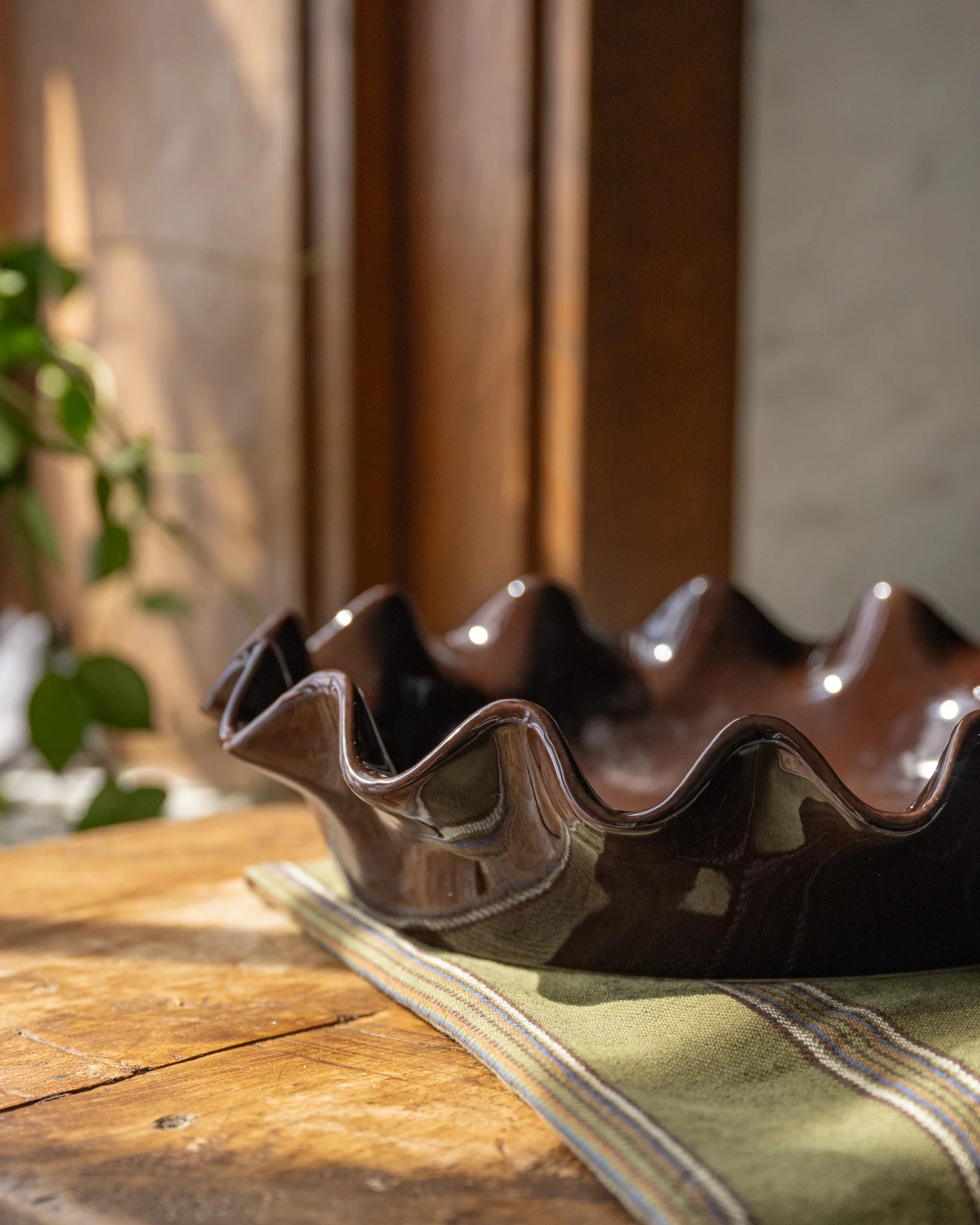 Chocolate Scalloped Pie Dish | Magnolia