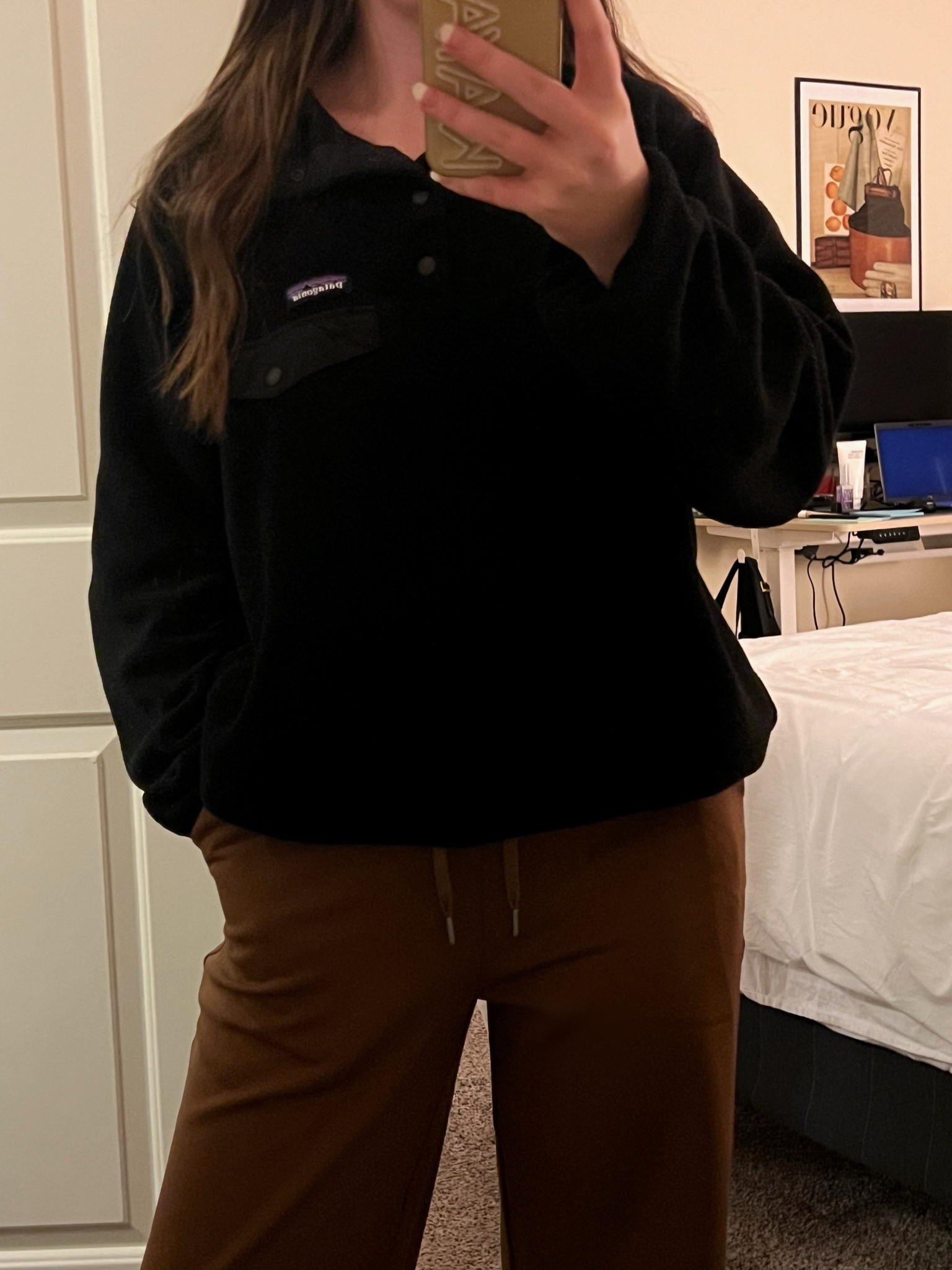 Realized I needed some new sweats for the weather here so just ordered these in brown & black & love them!!! Super flattering & comfortable - I ordered one M & one S so TBD on sizing but currently wearing the medium and honestly I recommend to size up for comfort 🧸

#LTKSeasonal #LTKFindsUnder50 #LTKFindsUnder100