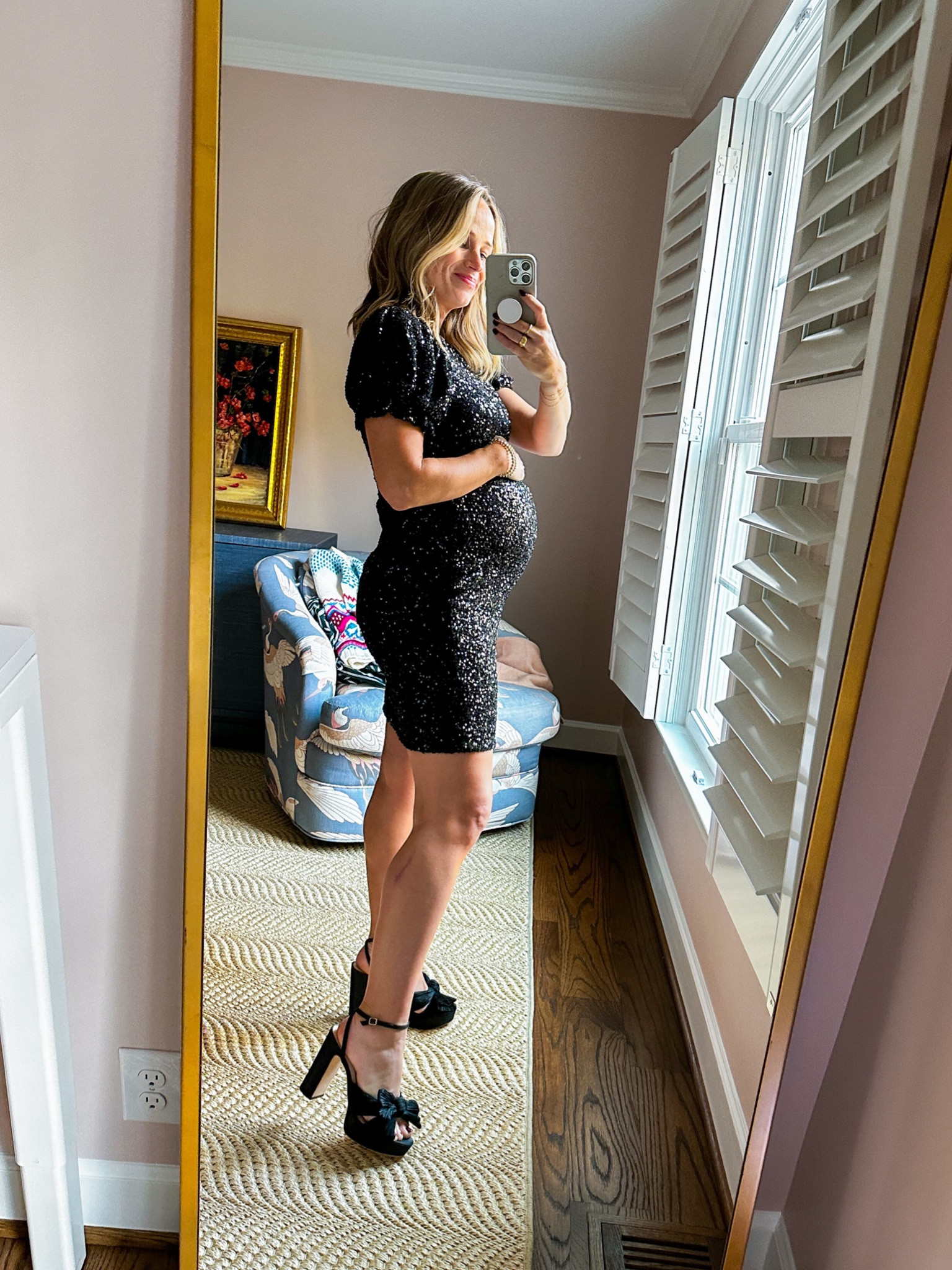 This black sequin maternity holidays dress is so fun and flattering 

#LTKSeasonal #LTKHoliday #LTKbump