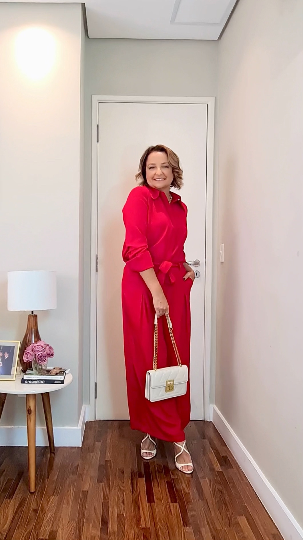 Look monocromático vermelho! SIM OU NÃO? 

Usando meu Cupom LETSLINHARES15 e o código de indicação BR26198M você ganha 15% de desconto. 

Look com calça vermelha, camisa vermelha e bolsa branca. 

#lookdodia #lookinspiraçao #grwm #outfitinspo #outfitideas #dicademoda #modafeminina #ideiasdelooks #stylingvideo #fashion #lookmonocromatico #lookvermelho #lookcomcalcavermelha 

#LTKbrasil #LTKover40