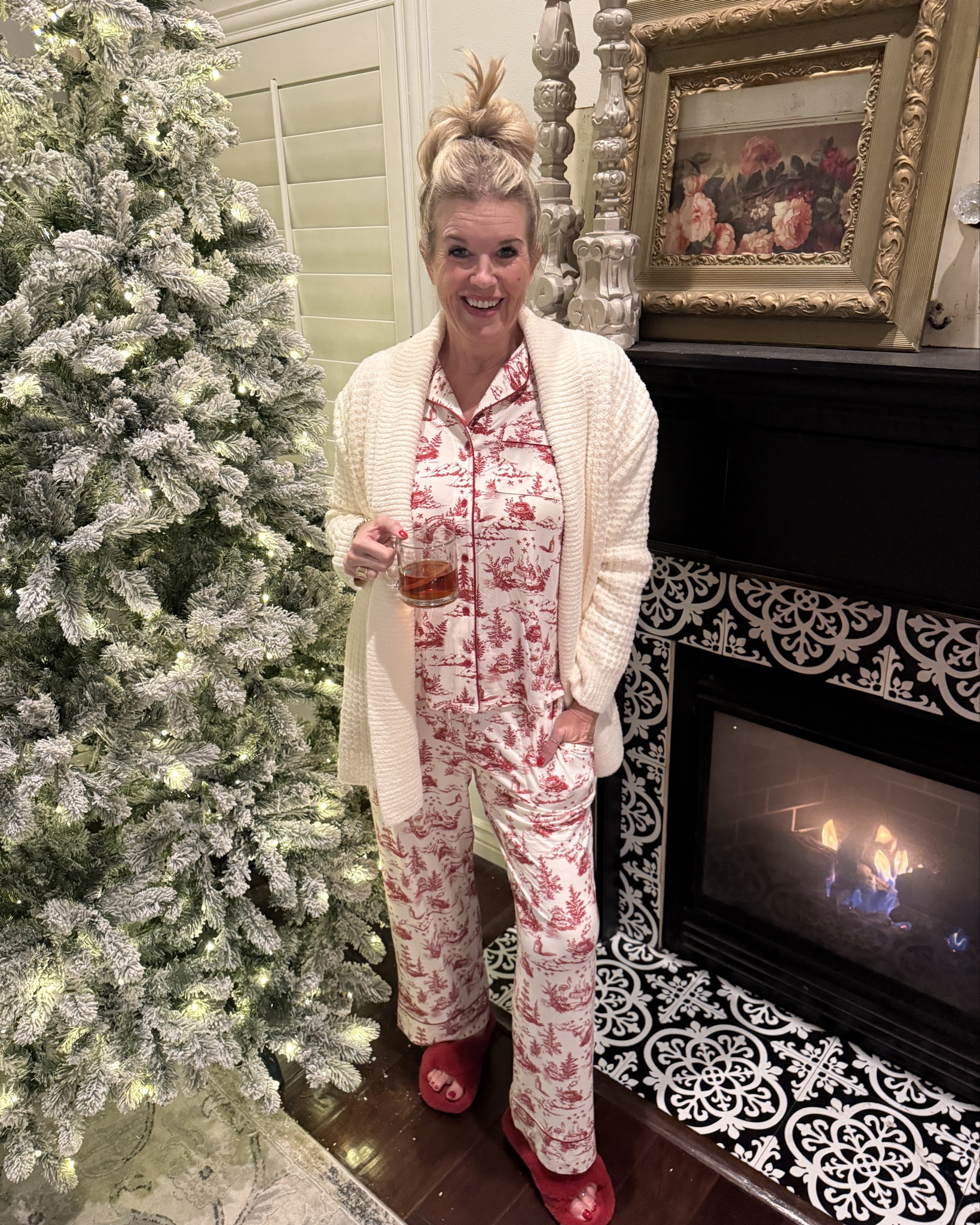 🚨Sale

Christmas Pjs by Soma on SALE

Cool nights Red and white toile pjs. I am wearing the drawstring pull on pants with pockets and long sleeve button up top!
Super soft, you woul want to wear any other pjs.

Several patterns and colors available.

You can get in short sleeve shorts and nightshirt as well.

Fits tts I am in small 

The cozy chenille plush cardigan tts

Red fuzzy cross crosssluppers tts 

#LTKSaleAlert #LTKCyberWeek #LTKGiftGuide