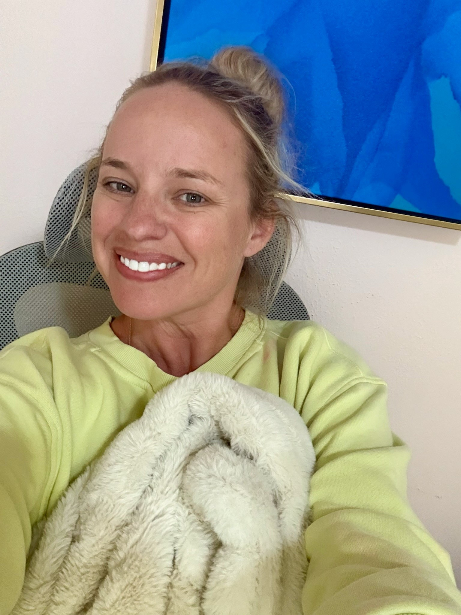 Obsessed with my Lola Blanket, it makes the perfect gift for the holidays!🎄✨ Use Code MOMGAME35

Lola Blankets, oversized blanket, home decor, Free People Sweatshirt, yellow sweatshirt, gift guide, holiday gift ideas, Julie Dobbs, The Mom Game Pod

#LTKHoliday #LTKHome #LTKGiftGuide