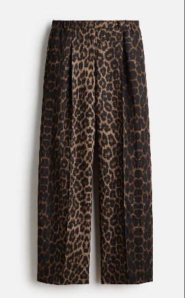 Leopard trousers for under $40- such a good sale. Love these for fall.  

 