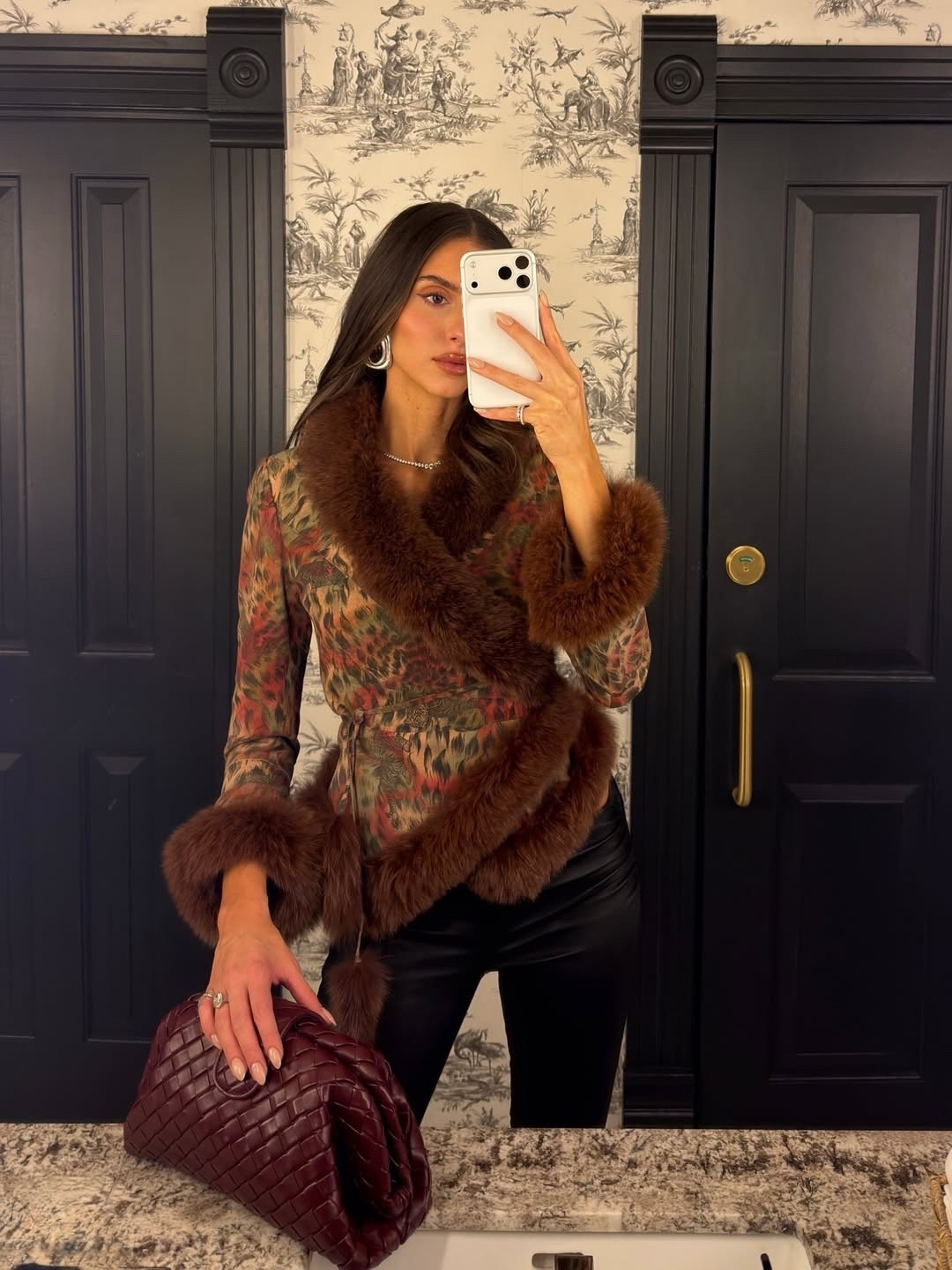 Another Aspen look. My top is vintage but I linked similar options 🖤

#LTKSeasonal #LTKootd