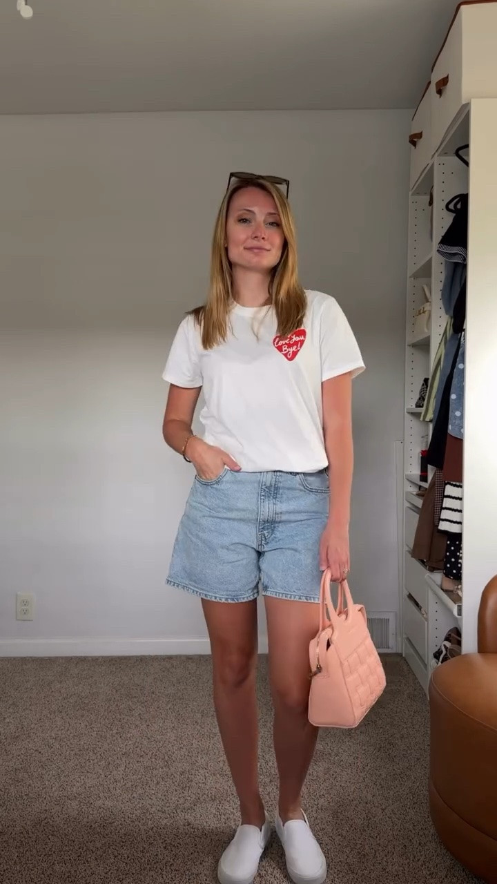 90s mom trends coming back has been so in my favor, give me some jorts and a tee please 😂 but for real, how cute is this graphic tee?