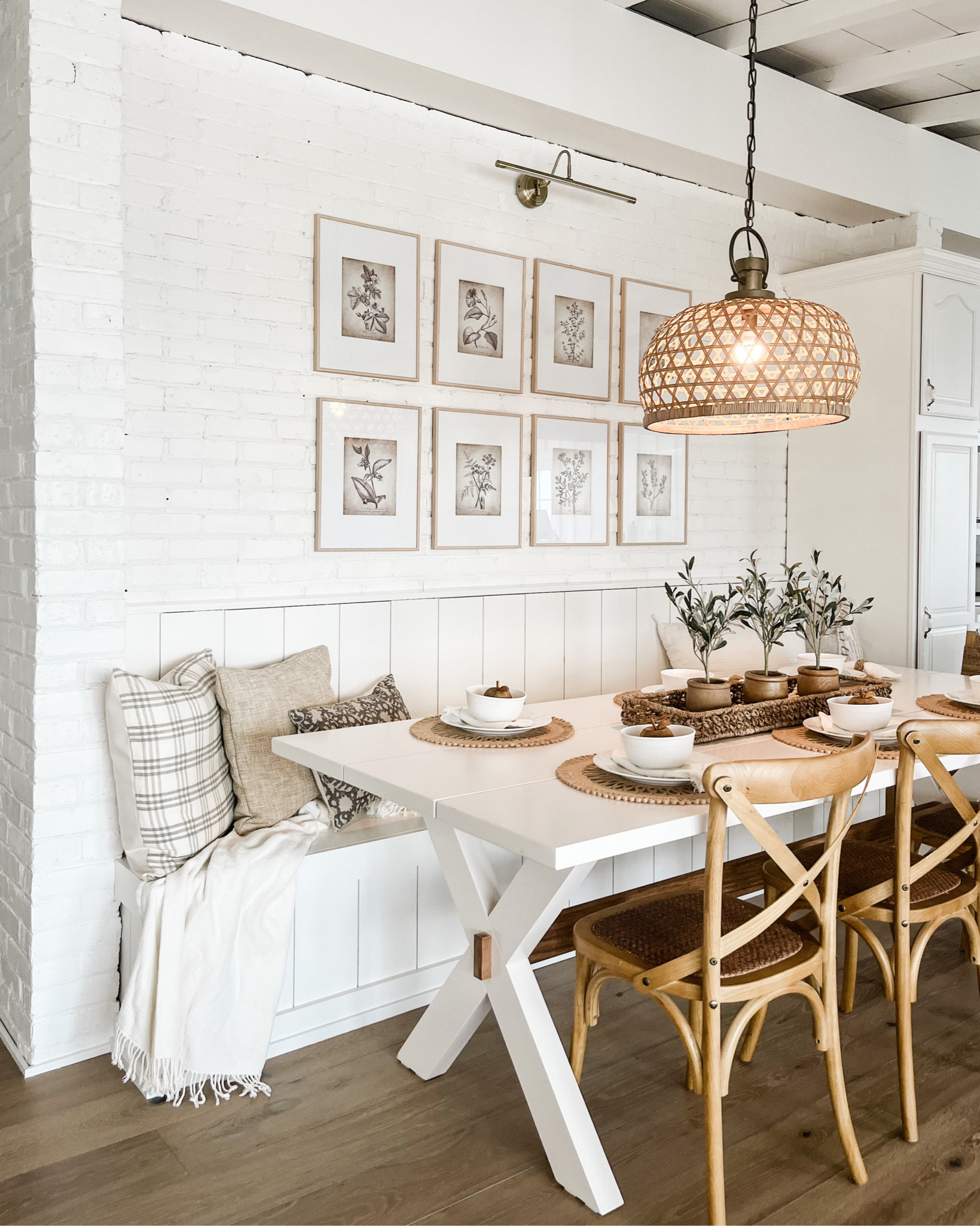 Lake House Kitchen

Kitchen decor, dining table, dining chairs, banquette, coastal farmhouse, breakfast nook, white table, rattan pendant light, neutral decor, neutral throw pillows, lighting, chandelier 

#LTKsalealert #LTKSeasonal #LTKhome