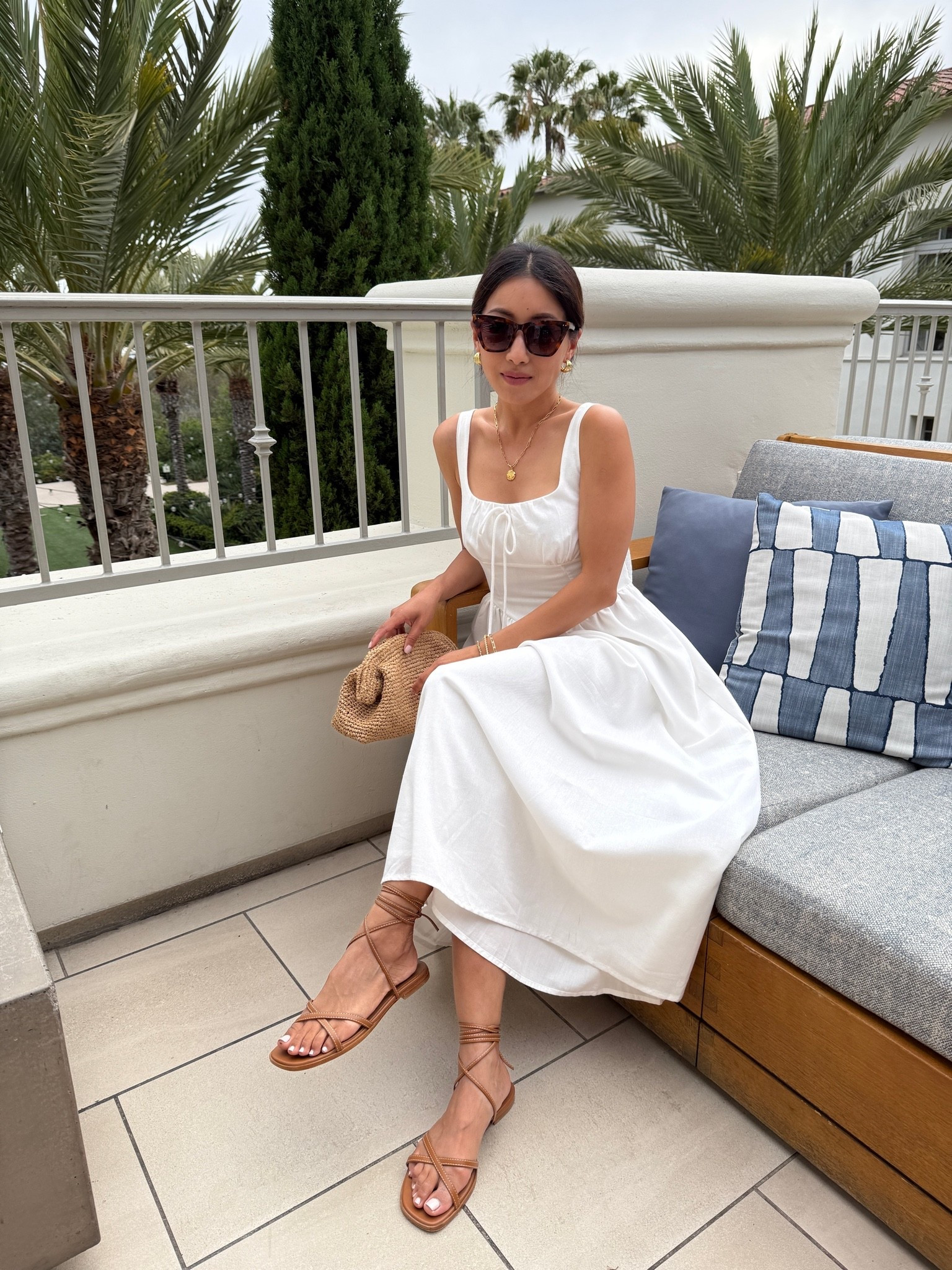 Exact dress is Petal & Pup XS old color, but I found a really similar option that is fully stocked. See my LTK video today for a try on of the Open Edit dress!
• Margaux sandals 35
• BP sunglasses
• jcrew clutch

White summer linen blend dress . Nordstrom petite friendly dresses

#LTKPetite