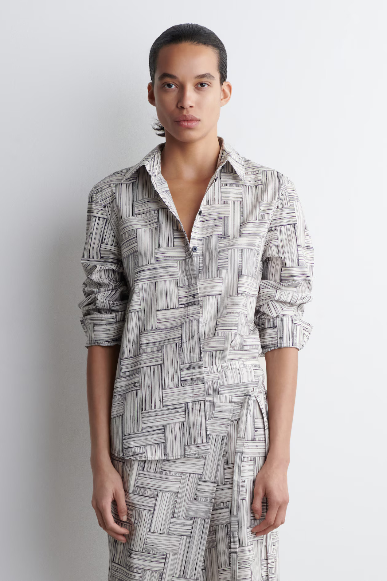 PRINTED COTTON SHIRT - ECRU / NAVY / PRINTED | COS | COS (EU)