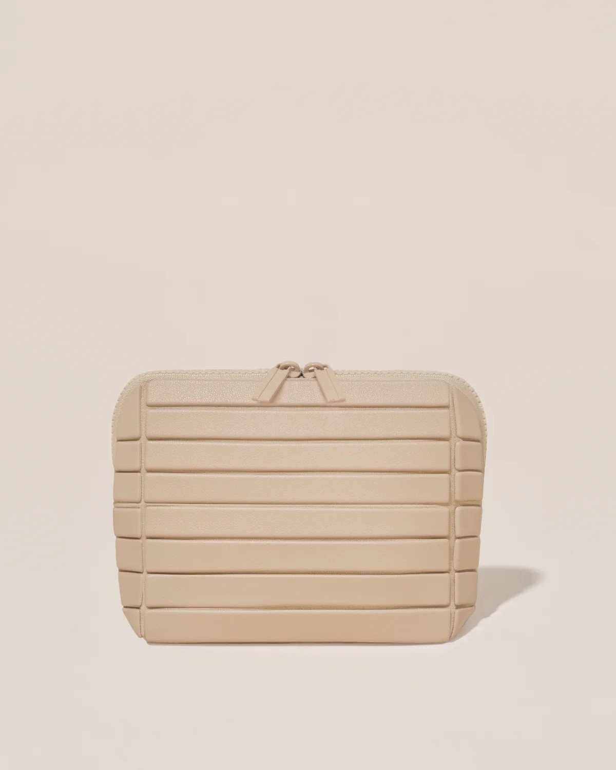 the small bisque traveller | Parallelle