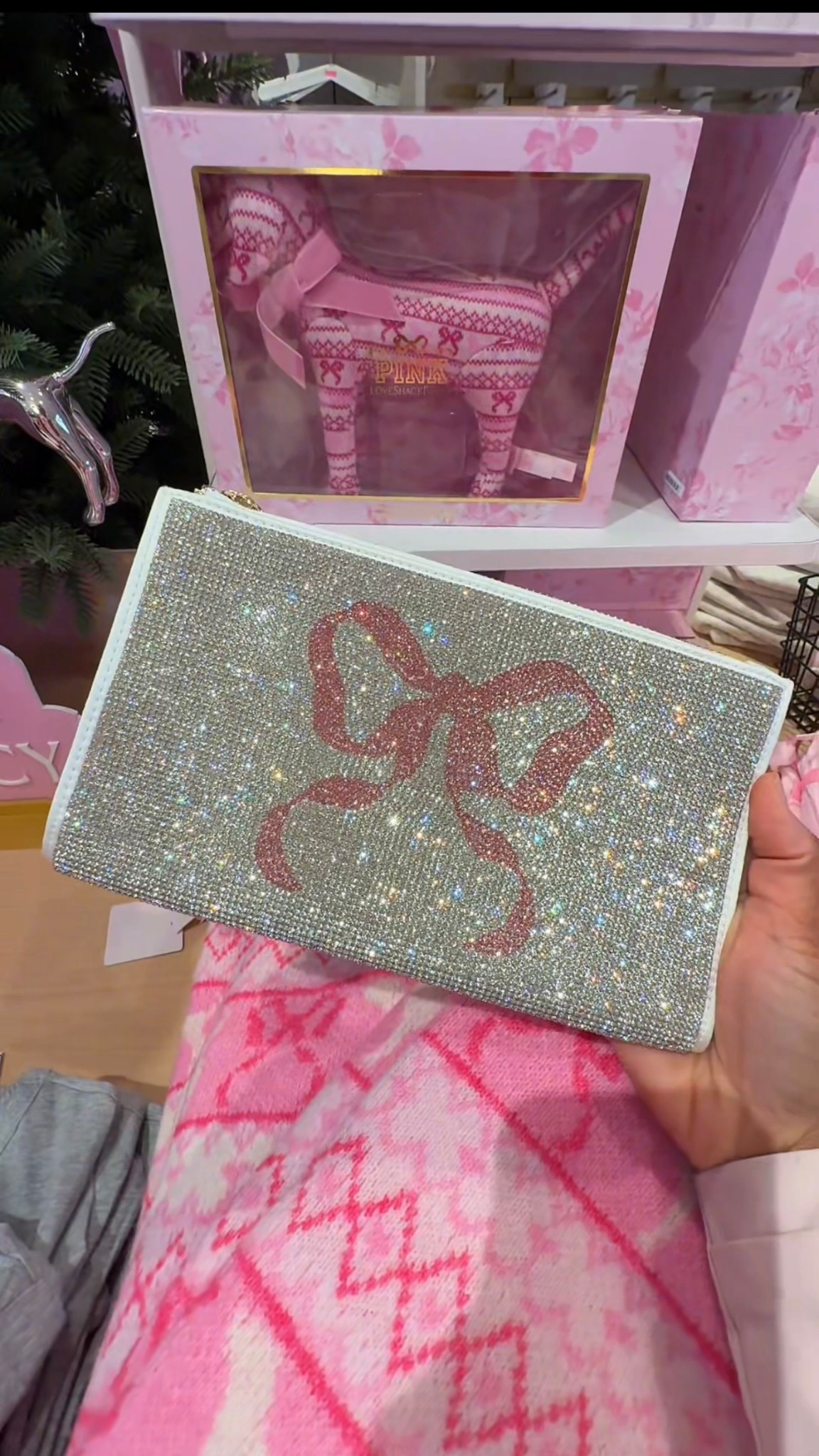 PINK x Love Shack Fancy Wristlet Pouch🎀

#LTKSeasonal #LTKHoliday #LTKGiftGuide