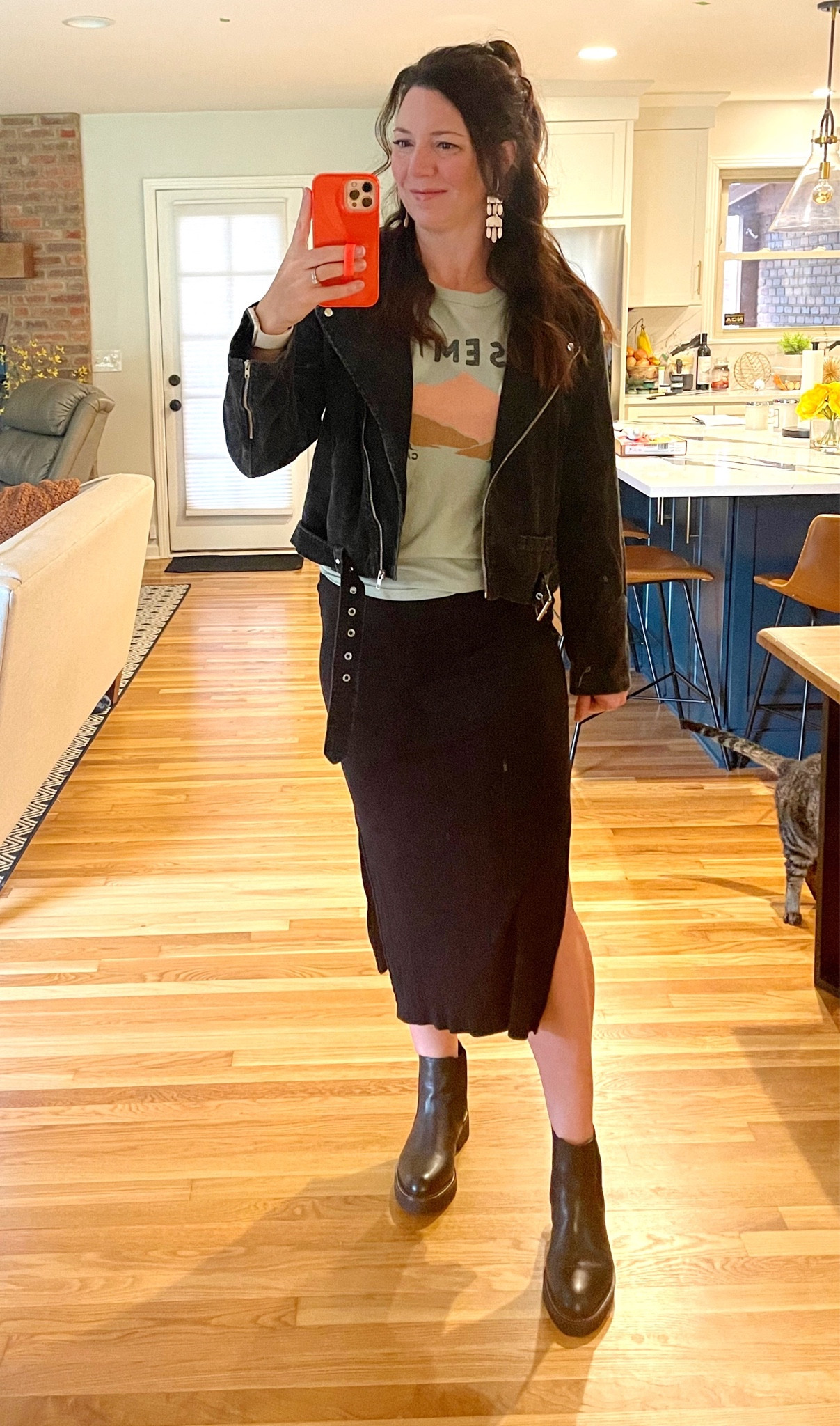 Tiptoeing into fall like…
Chelsea boots (30% off, also they’re black but the lighting in this photo is weird for some reason 🤷🏻‍♀️)
Midi skirt (this one is no longer available, linked similar one)
Graphic tee
Corduroy Moto jacket


#LTKshoecrush #LTKunder50