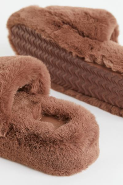 Faux fur slippers | H&M (UK, MY, IN, SG, PH, TW, HK)