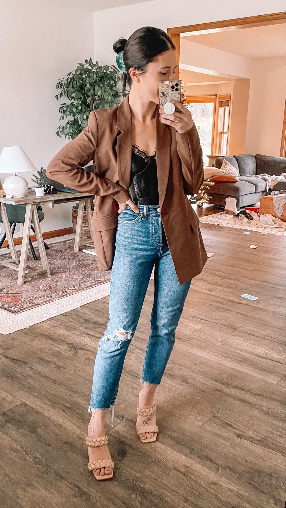 Amazon fashion the drop blazer, xs
Cyber week deals!
Levi jeans, 26/2
Lace bodysuit 
Braided heels 
Date night outfit 
Amazon finds 

#LTKunder50 #LTKCyberweek #LTKstyletip