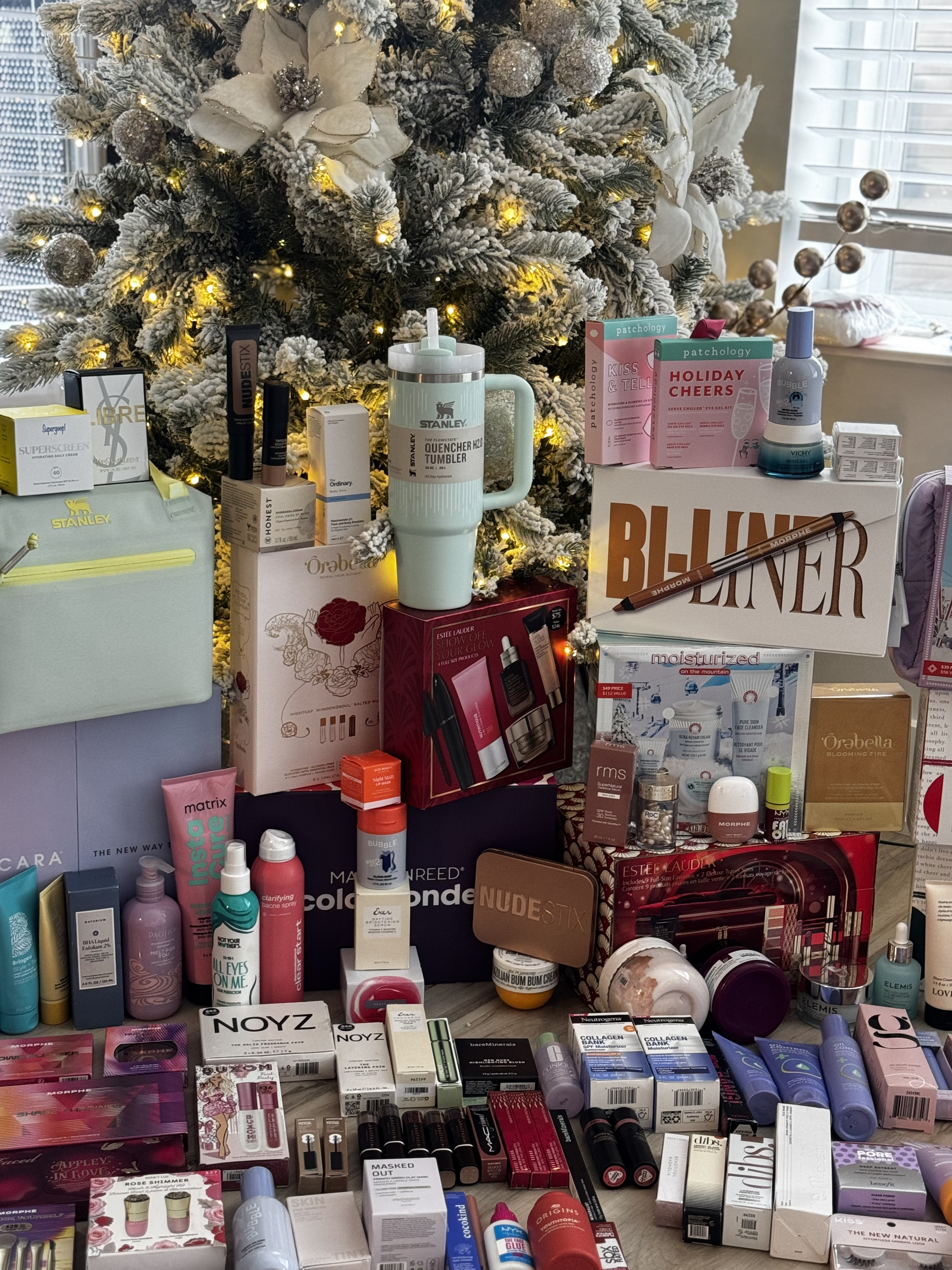 #stockingstuffers #giftguides #giftguideforher #selfcare #skincare #skincareroutine #radiantglow #flyageless #silverhair #midlife #stylereel #explorepage #ootd #hydratedskin #winterstyle #midlife #skinessentials #skinroutine #beautyessentials

#LTKBeauty #LTKGiftGuide #LTKOver40