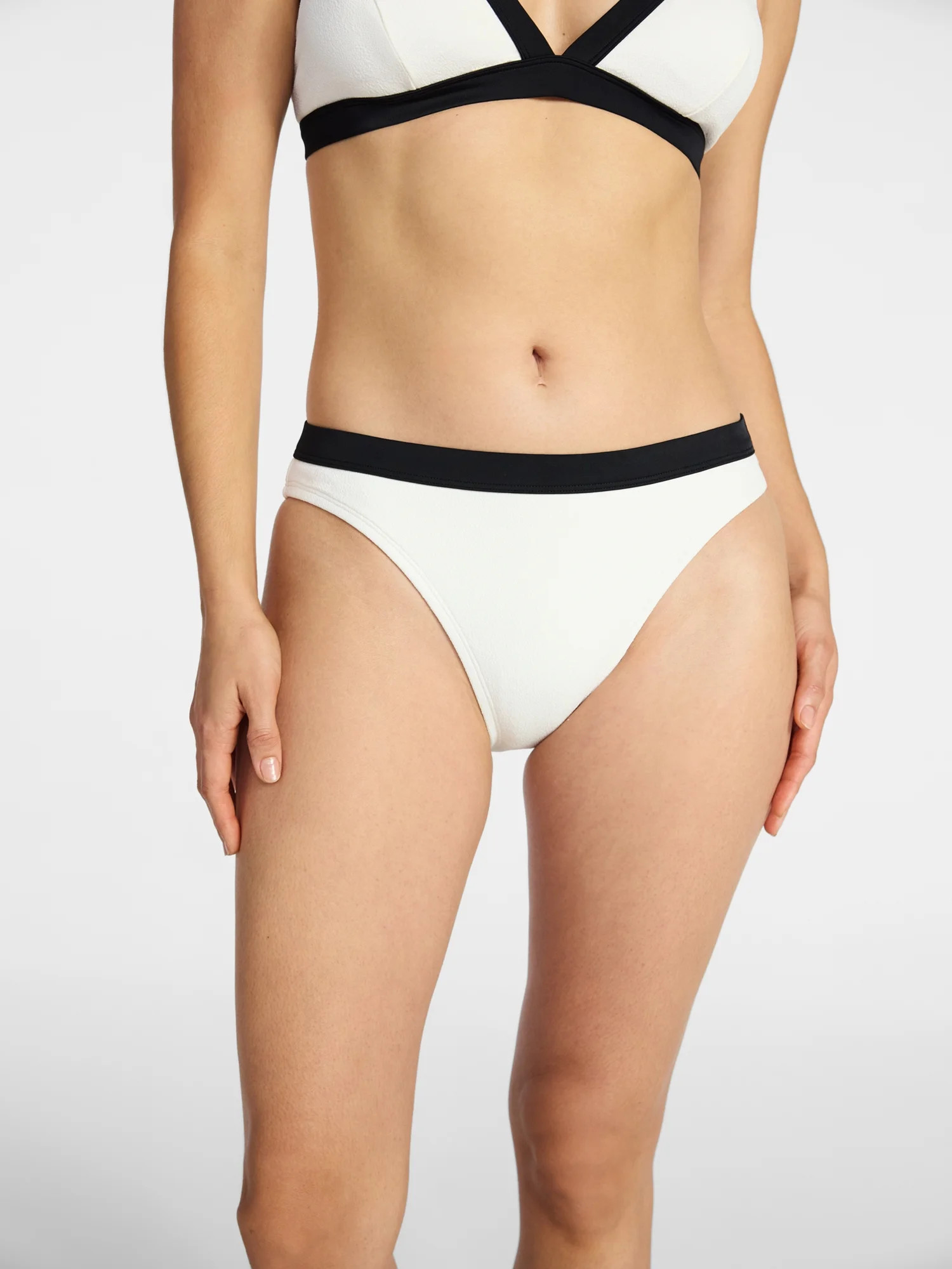 Time and Tru Women's and Women's Plus Size Shore Side Contrast Banded Bikini Bottoms, Sizes XS-3X | Walmart (US)