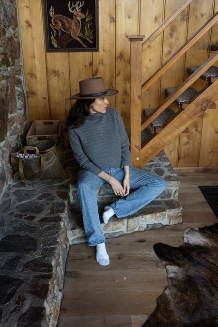 Cozy fall outfit- Jenni Kayne cashmere turtleneck sweater (size small, use code ALYSSA15 for 15% off) + vintage Levi’s + cowboy hat 

#LTKSeasonal