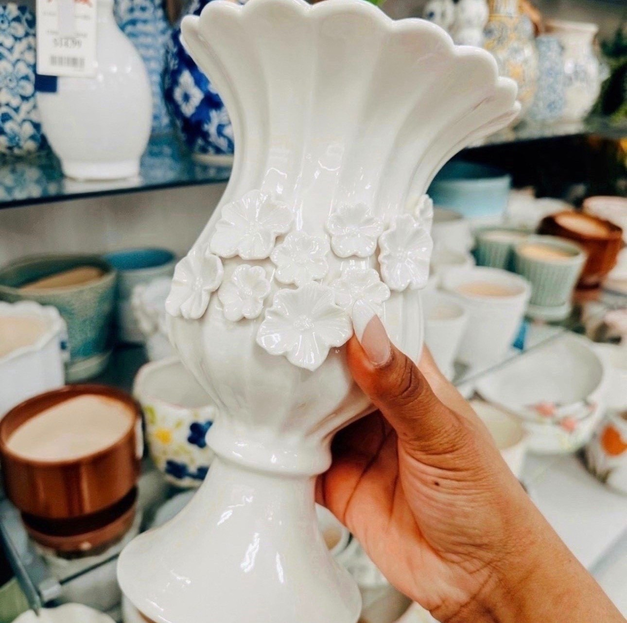 This vase?! 😍 giving luxury home decor on a budget
Perfect for entry tables, kitchen islands, or coffee tables 🌸

I love how the floral detail makes it look way more expensive than it is 👀
Run to TJ Maxx before it’s gone!!


#LTKHome

#LTKHome