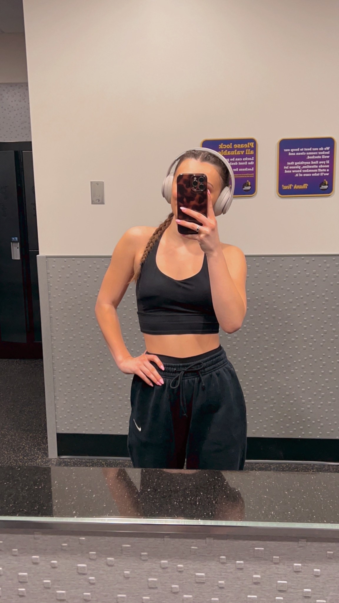 i’m wearing size 4 bra, xs sweatpants & size 2 shorts underneath !!

#LTKStyleTip #LTKActive #LTKFindsUnder100