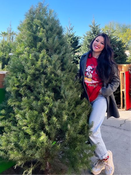  Oh Christmas tree! The perfect cozy and festive outfit for picking out that special Christmas Tree!

Outfit Details;
✨ Disney Mickey crew neck sweater
✨ High waisted mom jeans
✨ Oversized coat
✨ New Balance chunky tennis shoes

#LTKHoliday #LTKstyletip #LTKSeasonal