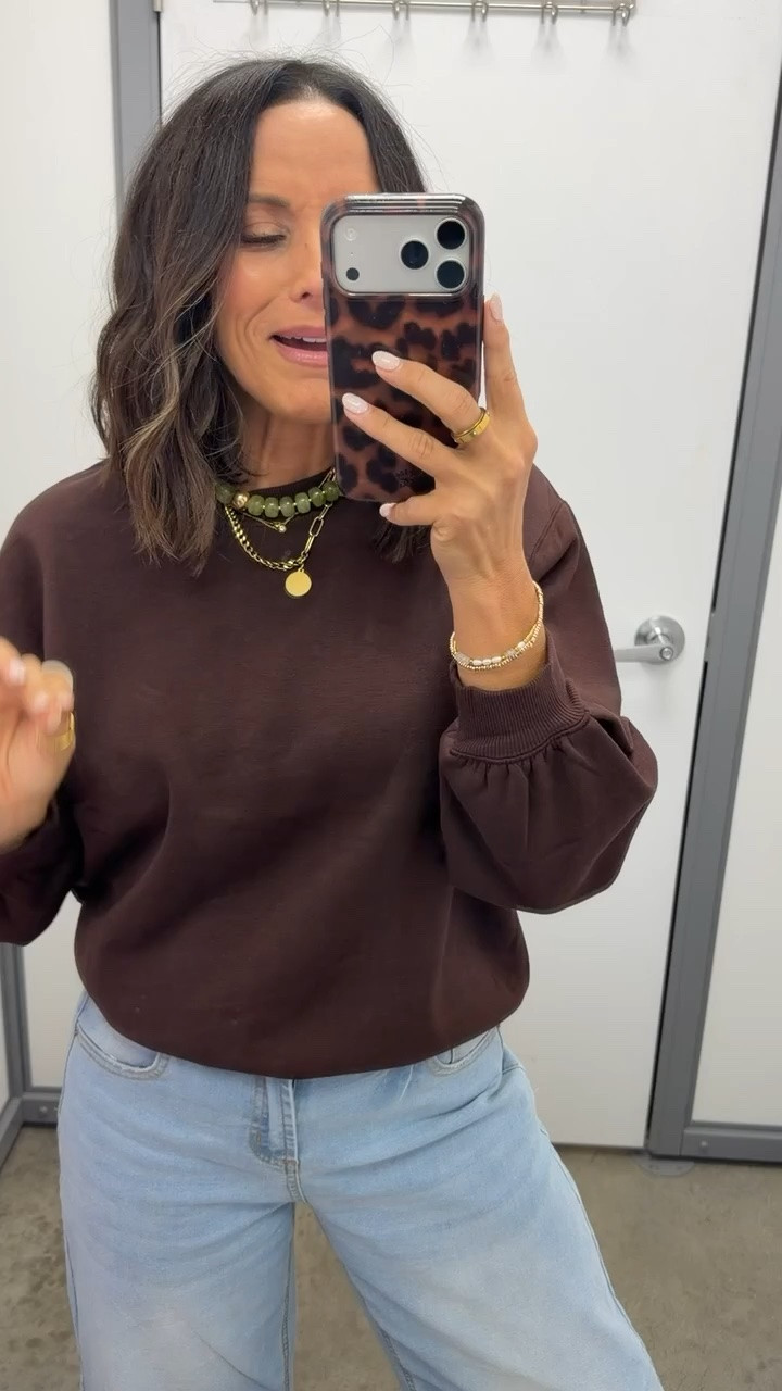 Walmart is KILLING it with the fall basics 🤎👏🏻 this sweatshirt is such an easy everyday piece, and the chocolate brown is perfect for fall!

#walmartfashion #walmartfinds #walmartstyle #walmartfashionfinds #fallfashion #fallstyle #falloutfit #affordablefashion #walmartoutfits #ltkfinds