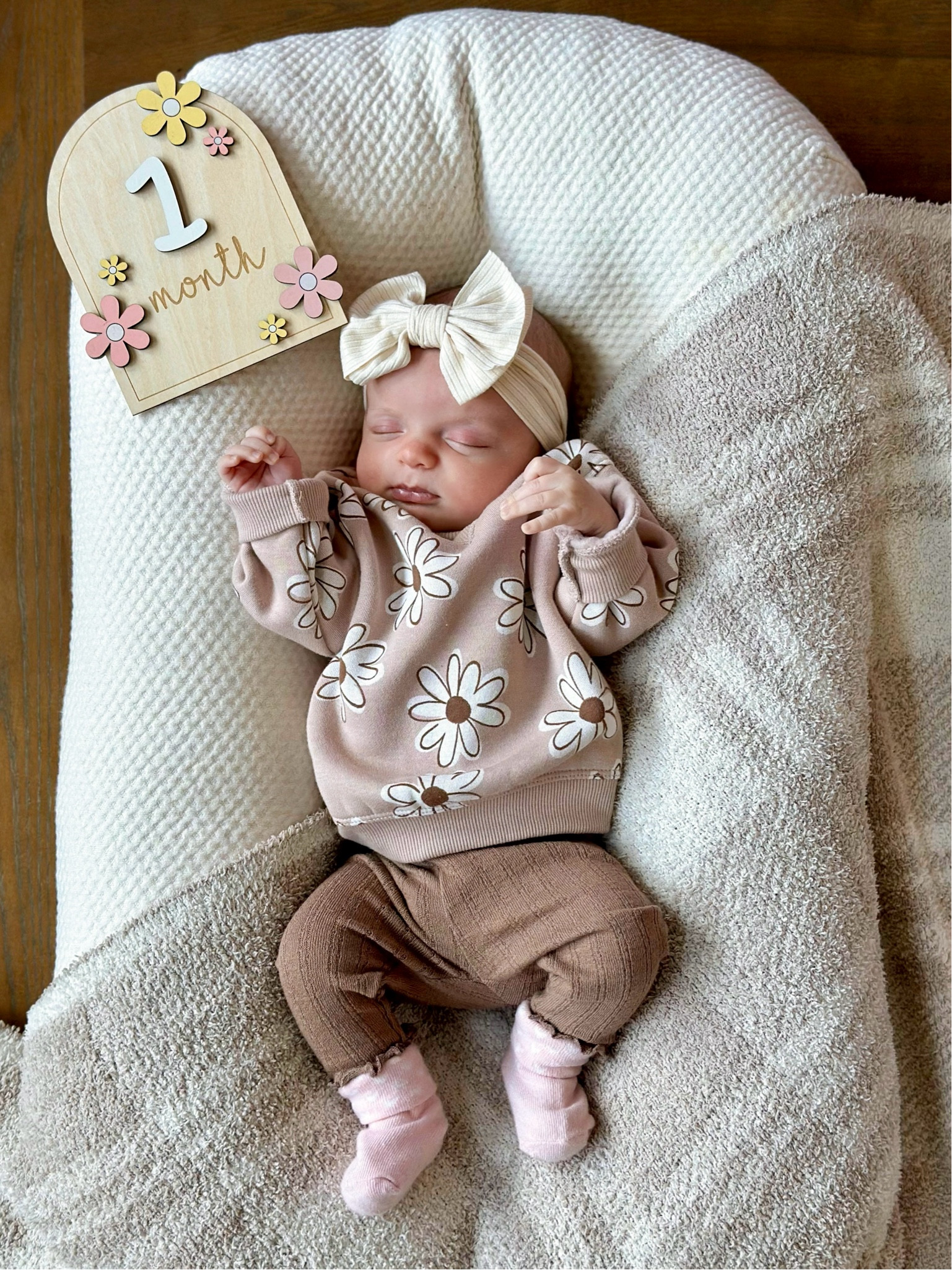 I am 1️⃣ month old! I love eating, sleeping, grunting, laying on my parents chest, being talked to & meeting all my family & friends!

I’m not a big fan of long car rides, getting my diaper changed when I’m hungry, or being cold after a bath! 🩷


#LTKFindsUnder50 #LTKBaby #LTKFamily