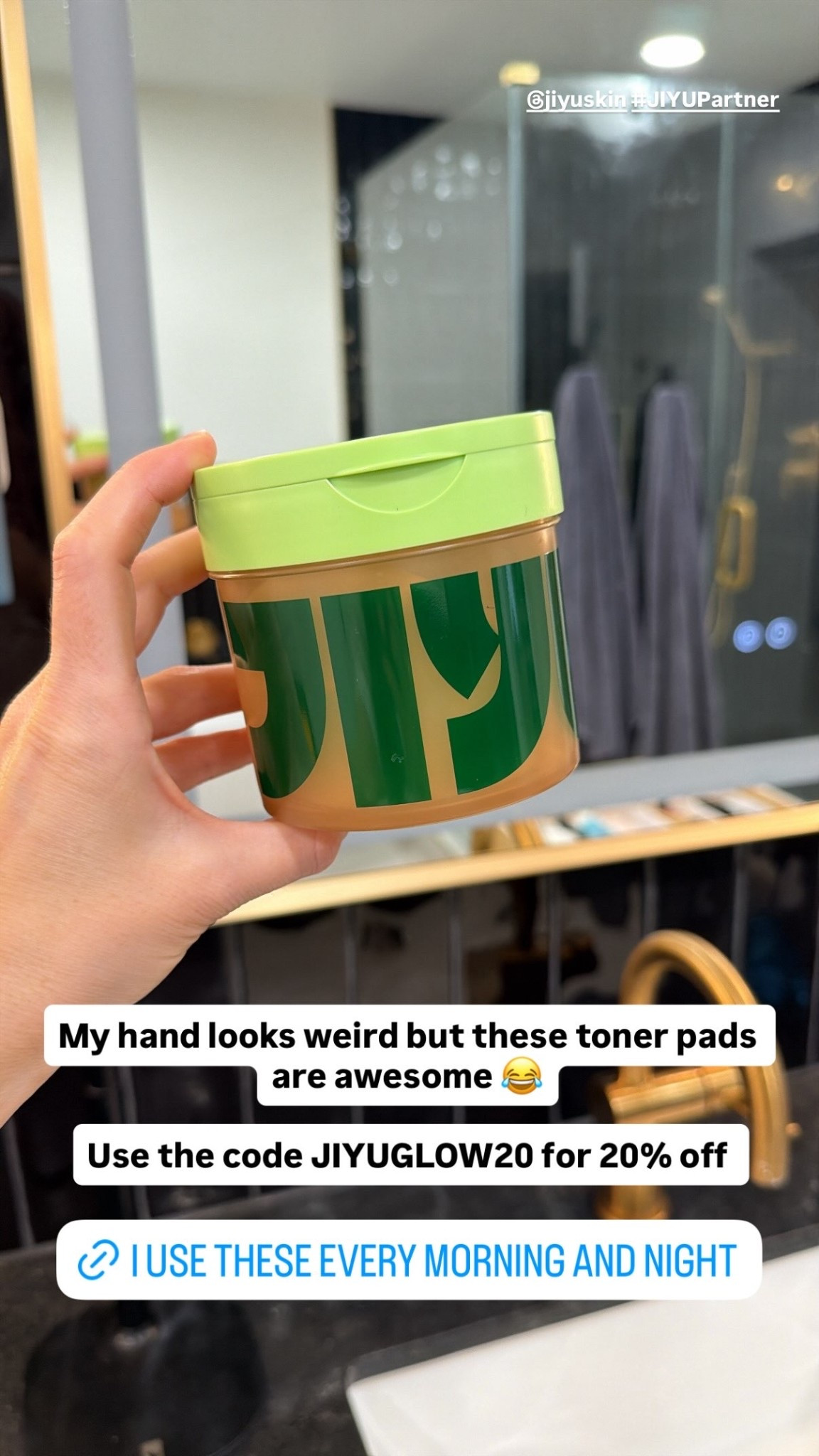 My hand looks weird but these toner pads are awesome 😂

Use the code JIYUGLOW20 for 20% off  @jiyuskin #JIYUPartner