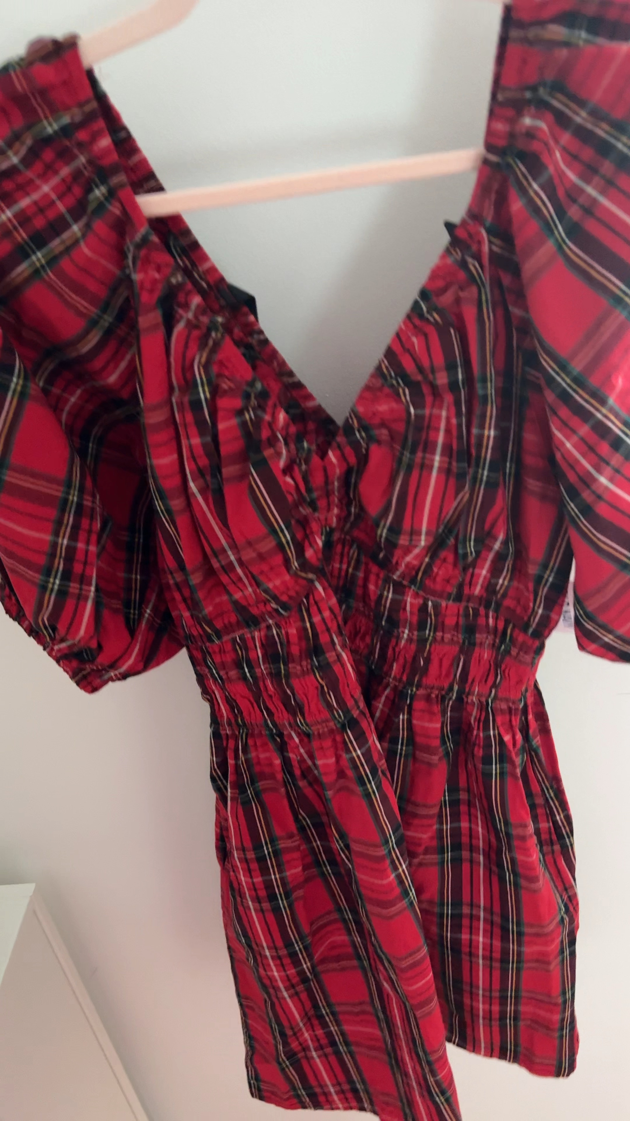 Only available in black 

#LTKHoliday #LTKSaleAlert #LTKFindsUnder50