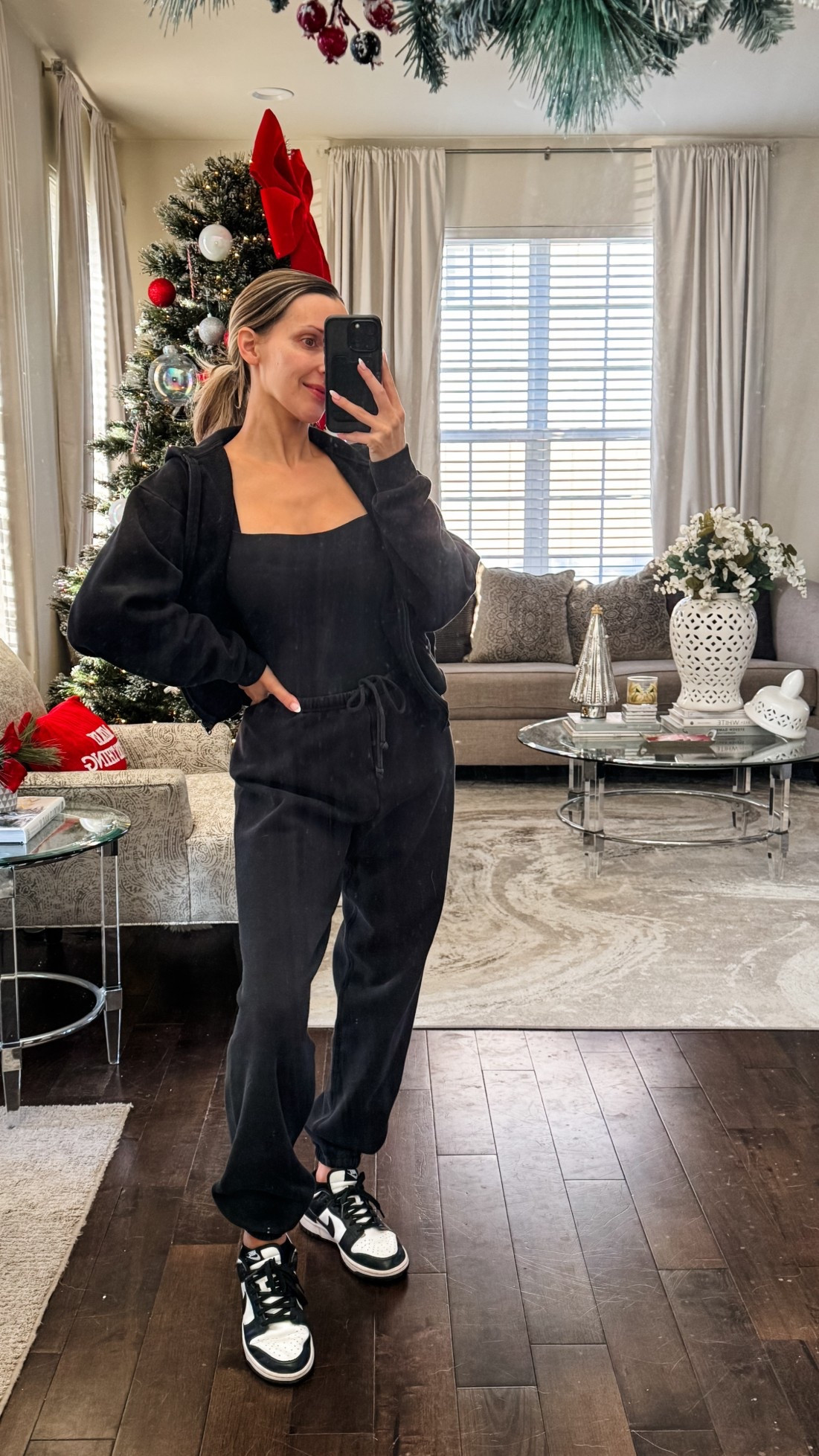 The “I’m still a hot mom in sweats look”😂

#LTKPetite #LTKmomlife #LTKStyleTip