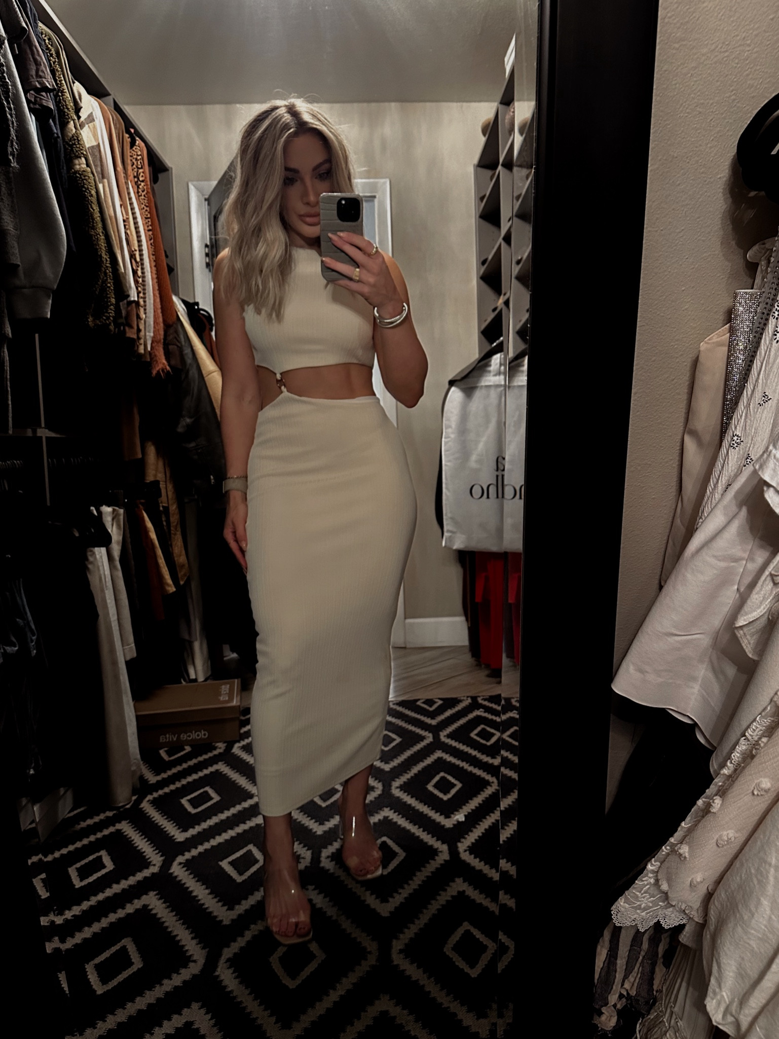 New hair and summer whites 

#LTKSeasonal #LTKStyleTip #LTKFindsUnder100