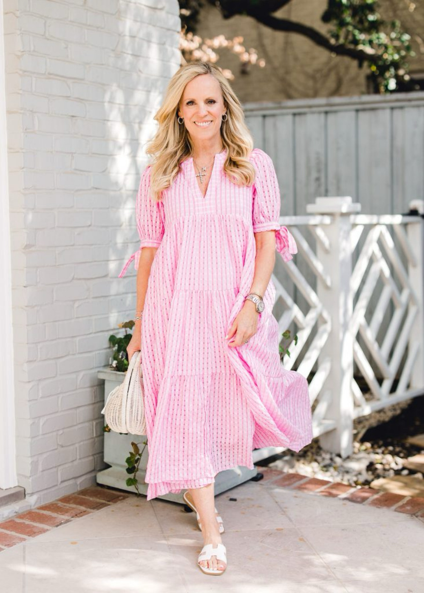 Pretty in pink! 💖

Emery pink midi from Avara
Steve Madden sandals
Pulama white  Wicker crossbody bag 


#LTKover40 #LTKSeasonal #LTKstyletip
