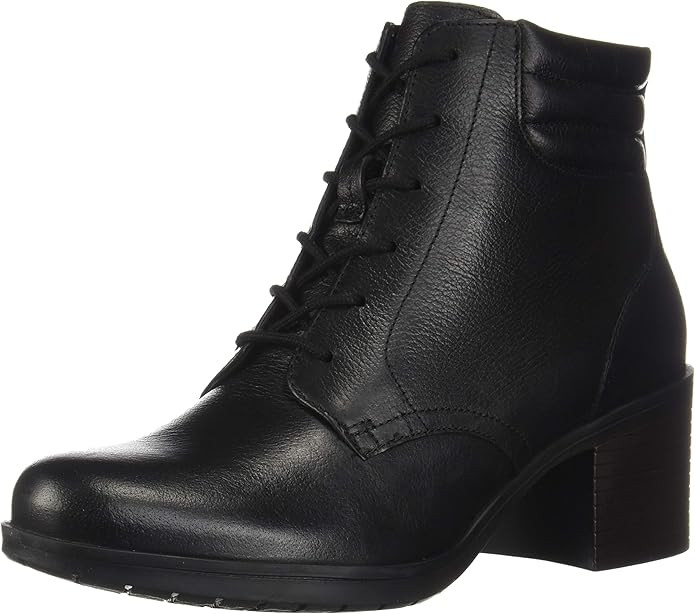 Clarks Women's Hollis Jasmine Fashion Boot | Amazon (US)