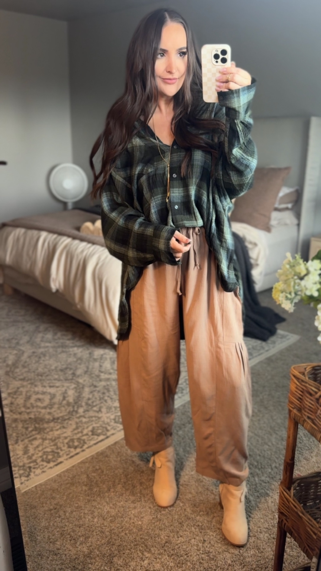 Cozy fall outfit
Wearing size 3x in top (size up for oversize look)

Size XS in pants -color “coffee”(usually wear size M, size way down!)