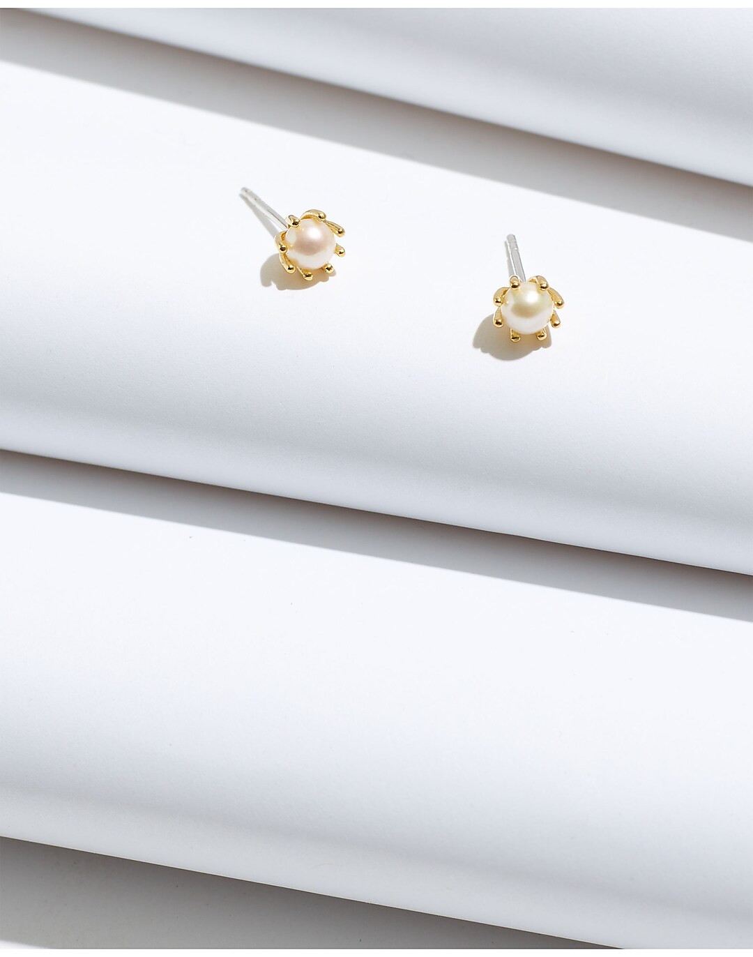 Delicate Collection Demi-Fine Freshwater Pearl Prong-Set Stud Earrings | Madewell