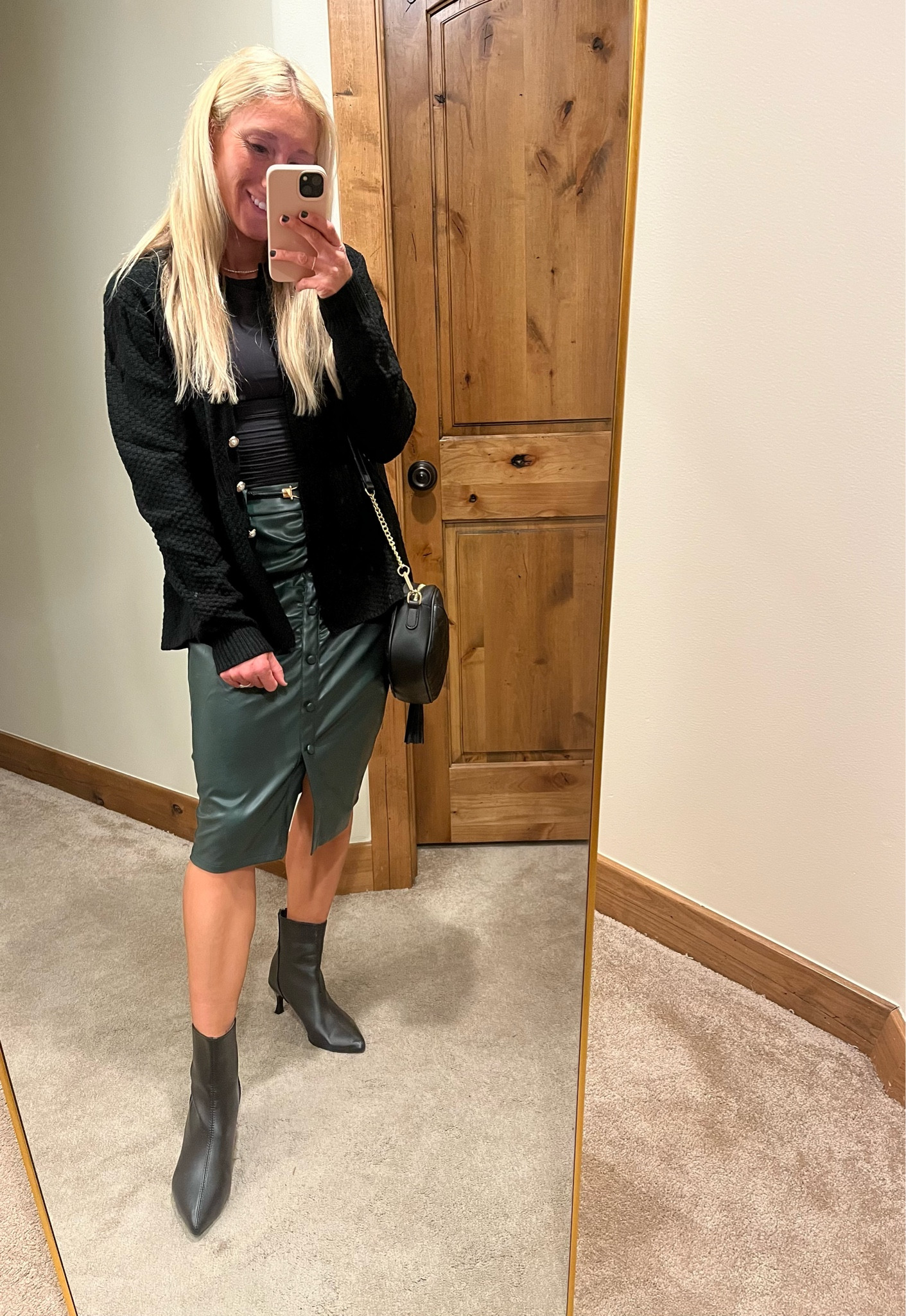 Festive outfit for the holidays 🎄
Wearing a size small in the tops and skirt. 

Long sleeve cardigan: 
$19.43-25.91 USD 
with code : 10CTF1DL

Pencil skirt:
$21.59 USD
With code: 108H8XPY

#LTKfindsunder50 #LTKstyletip #LTKHoliday