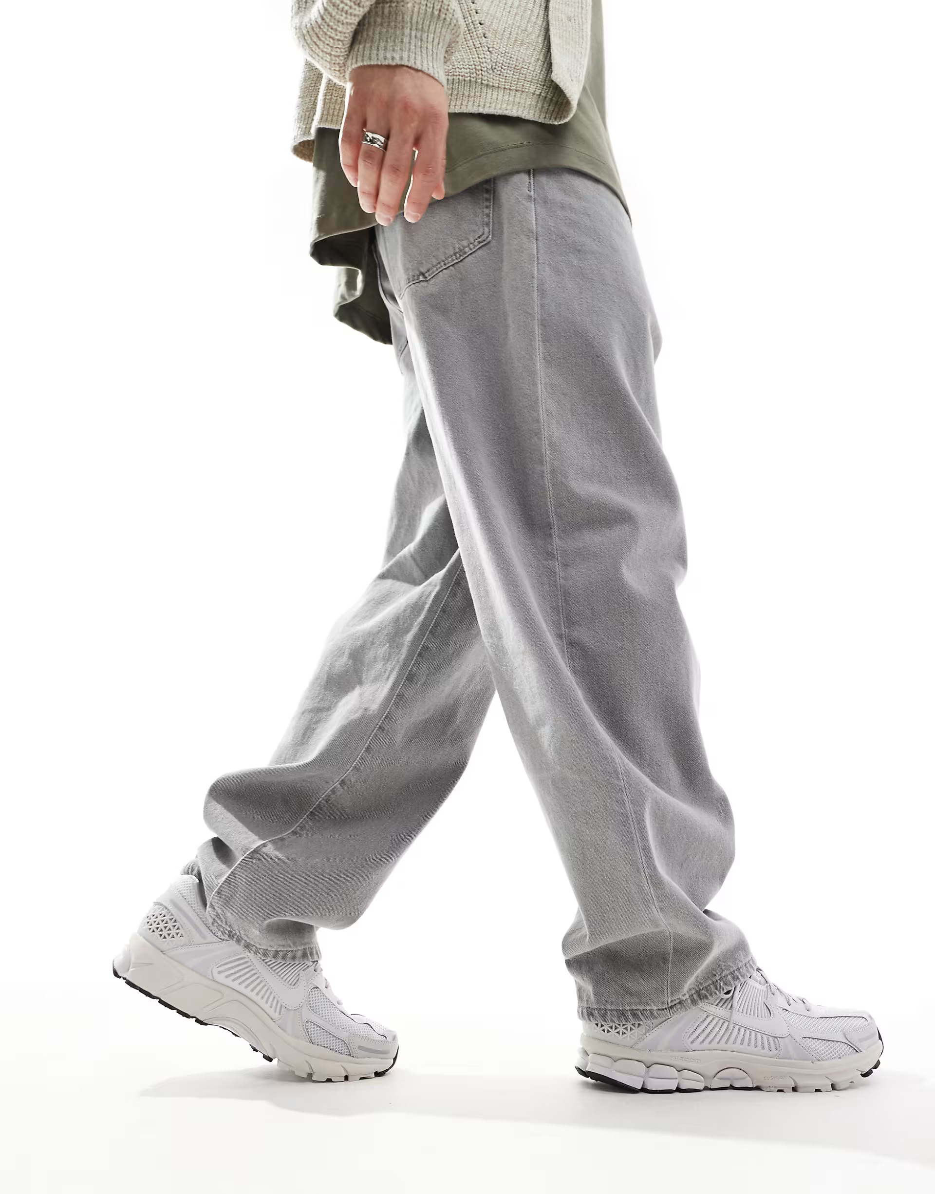 Nike Zoom Vomero 5 in grey and off white    | ASOS | ASOS (Global)